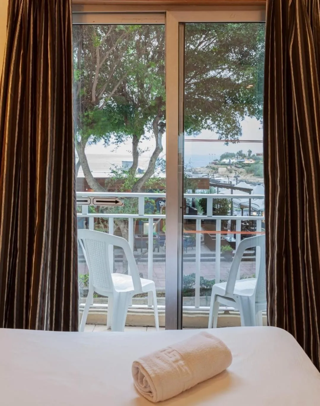 Double or Twin Room with Partial Sea View in Carlton Hotel