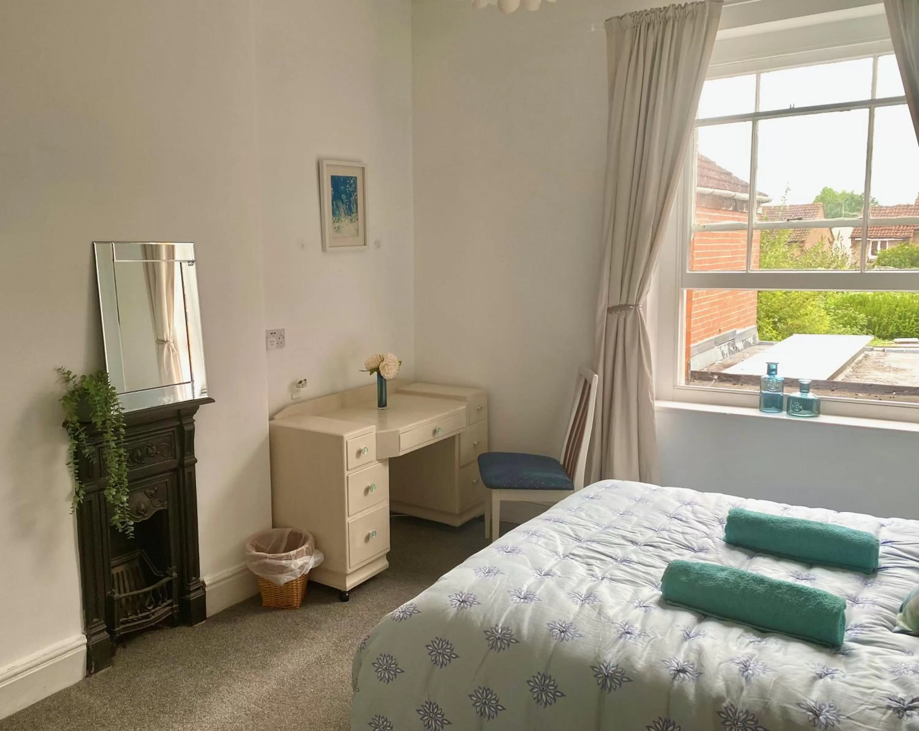 Toilet, Bed in The Dragonfly BNB, Glastonbury