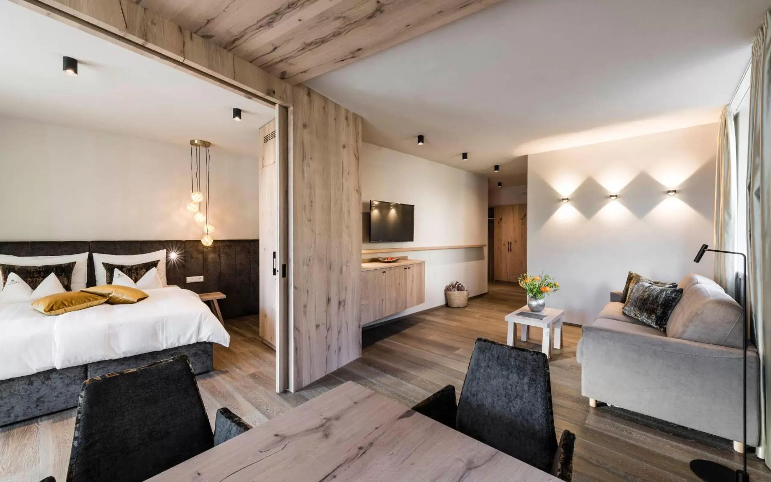 Two-Bedroom Suite in Schenna Resort Two-Bedroom Suite in Schenna Resort