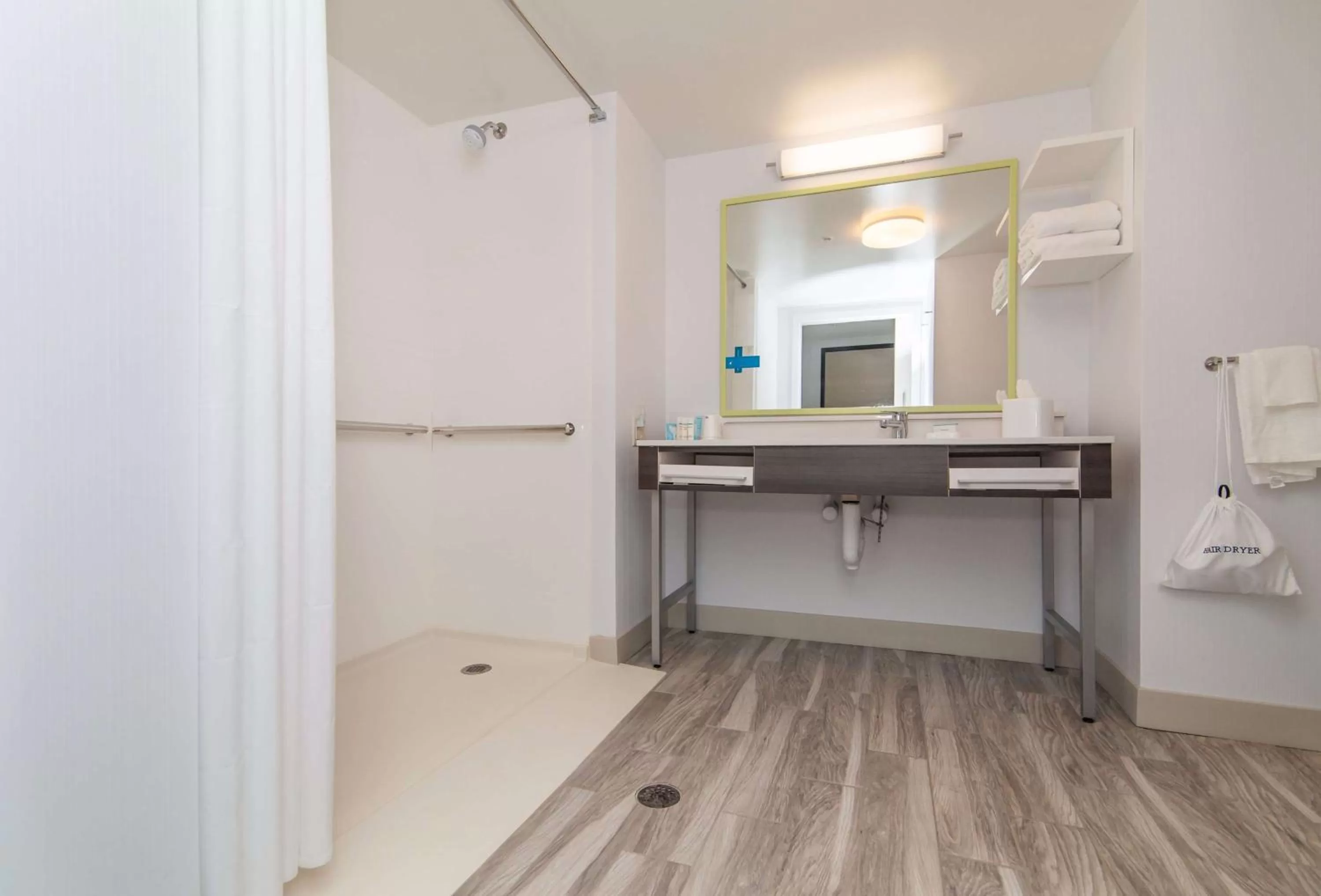 Bathroom in Hampton Inn Norwich