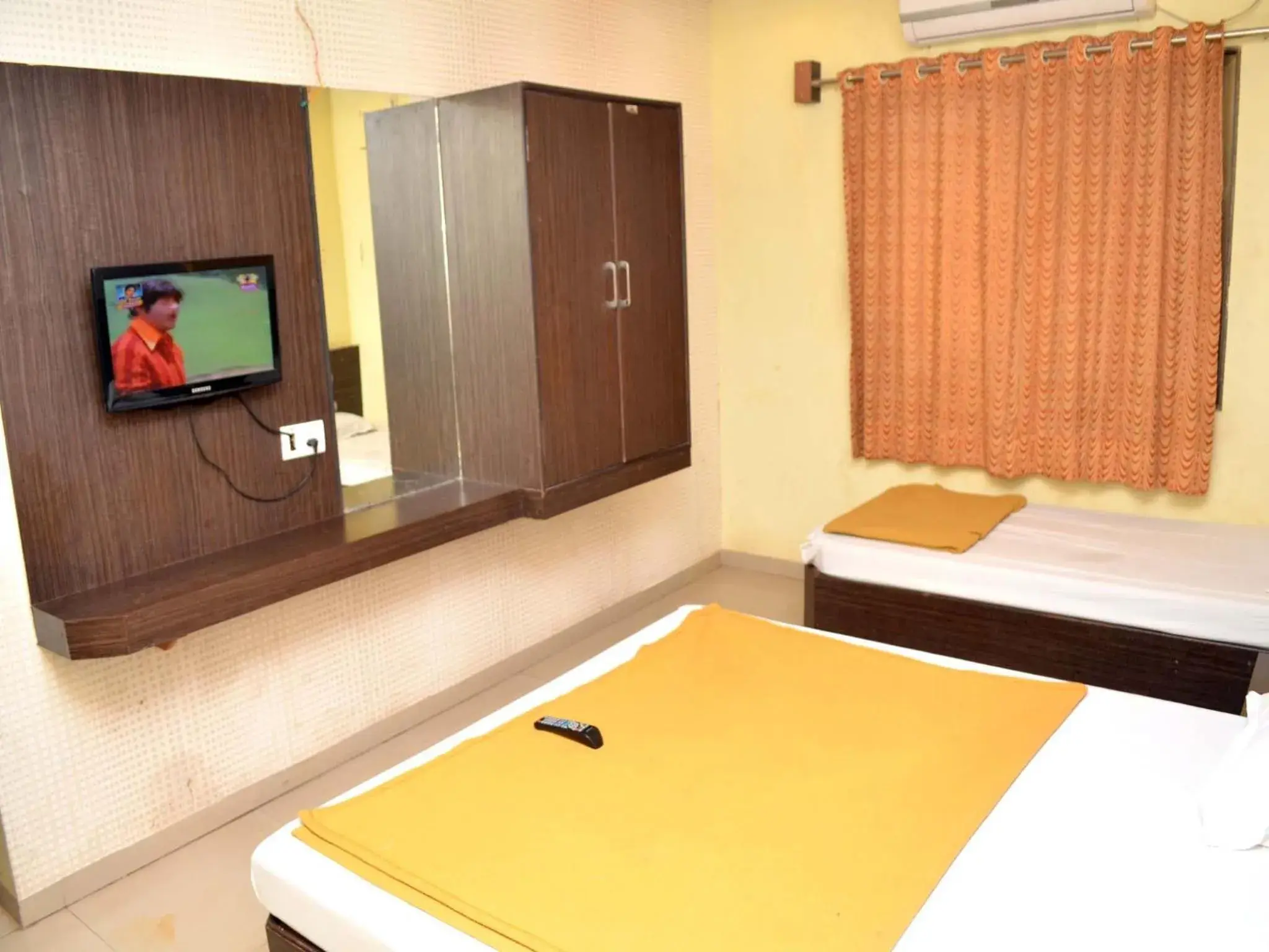 TV and multimedia, TV/Entertainment Center in Hotel Sai Kamal