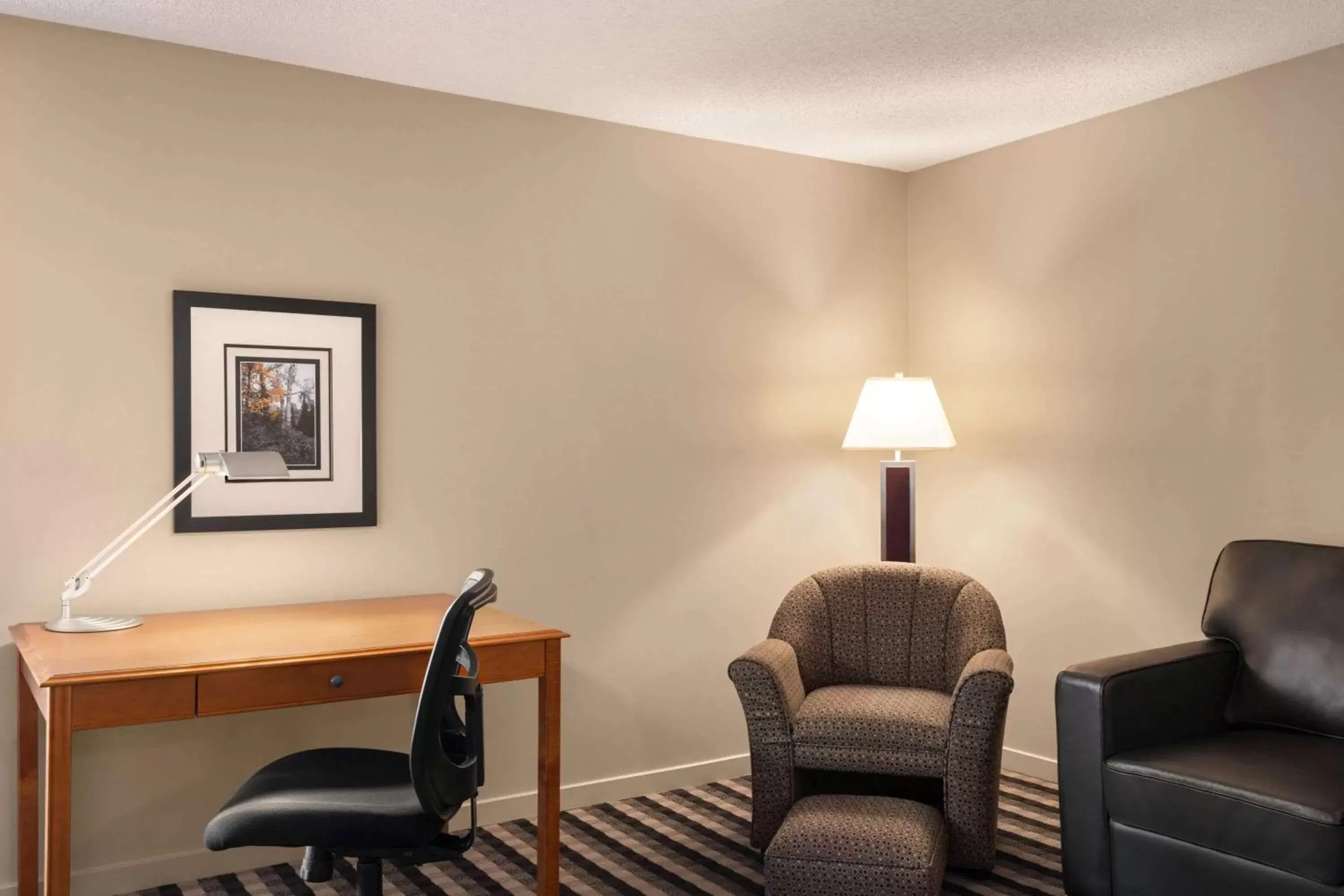 Photo of the whole room, Seating Area in Royal Hotel West Edmonton, Trademark Collection by Wyndham