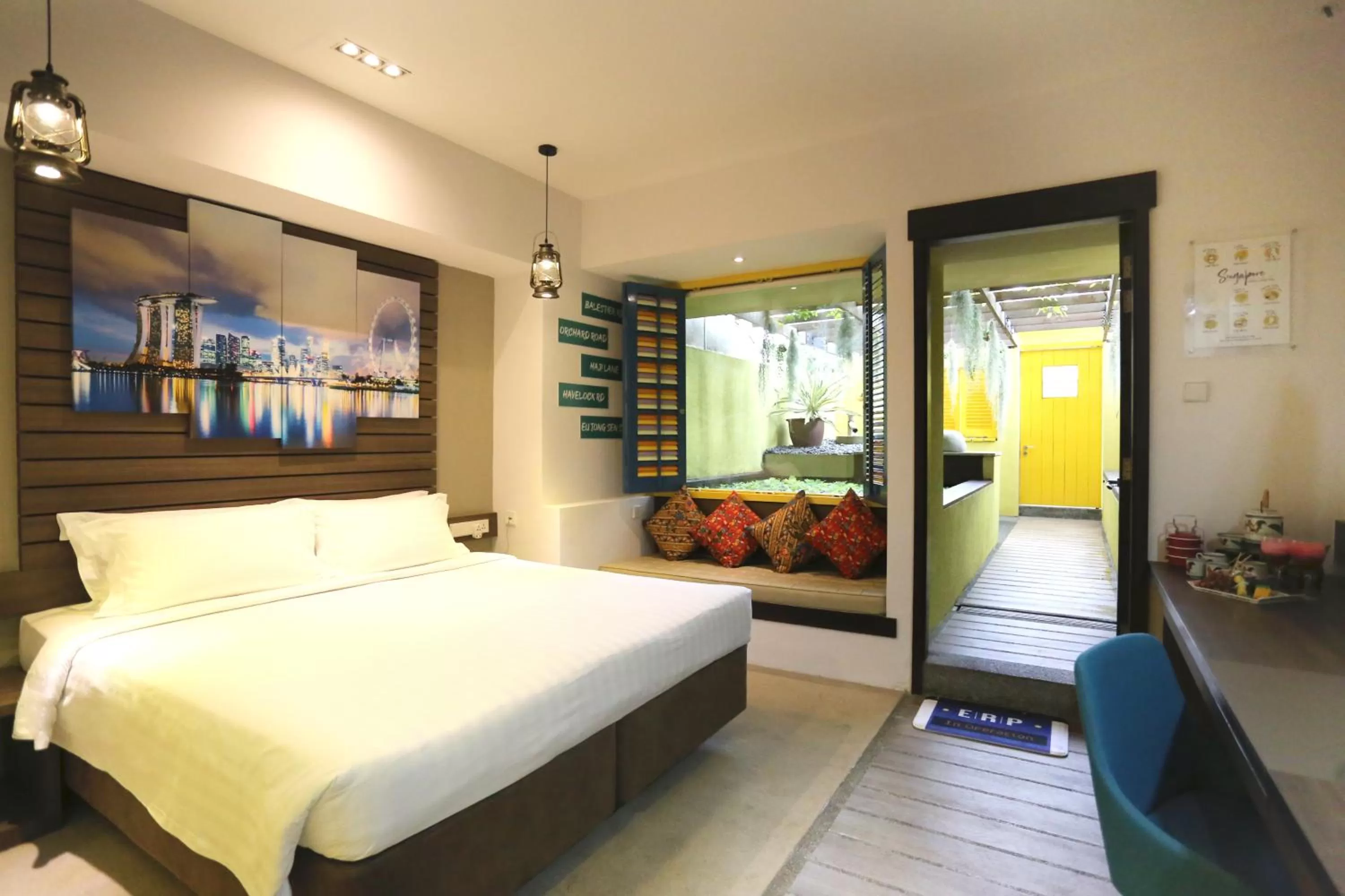 Photo of the whole room, Bed in Furama RiverFront
