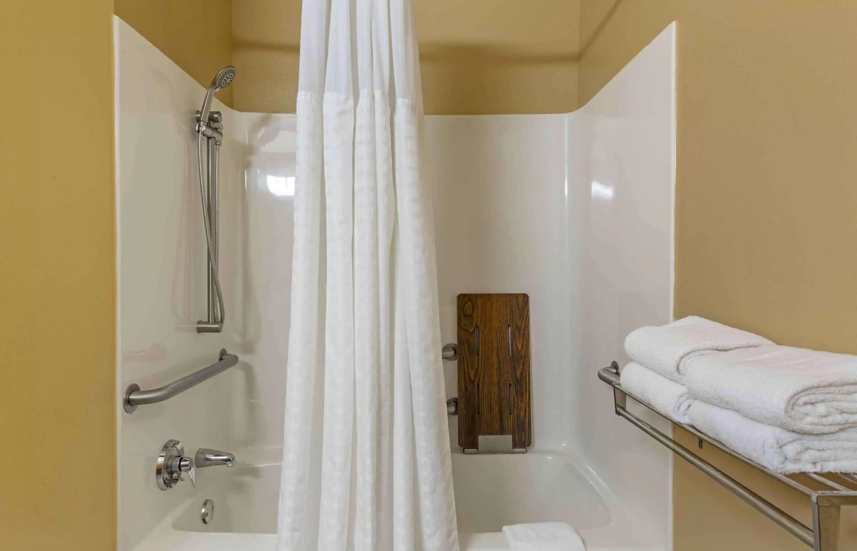 Bathroom in Extended Stay America Suites - Hartford - Farmington