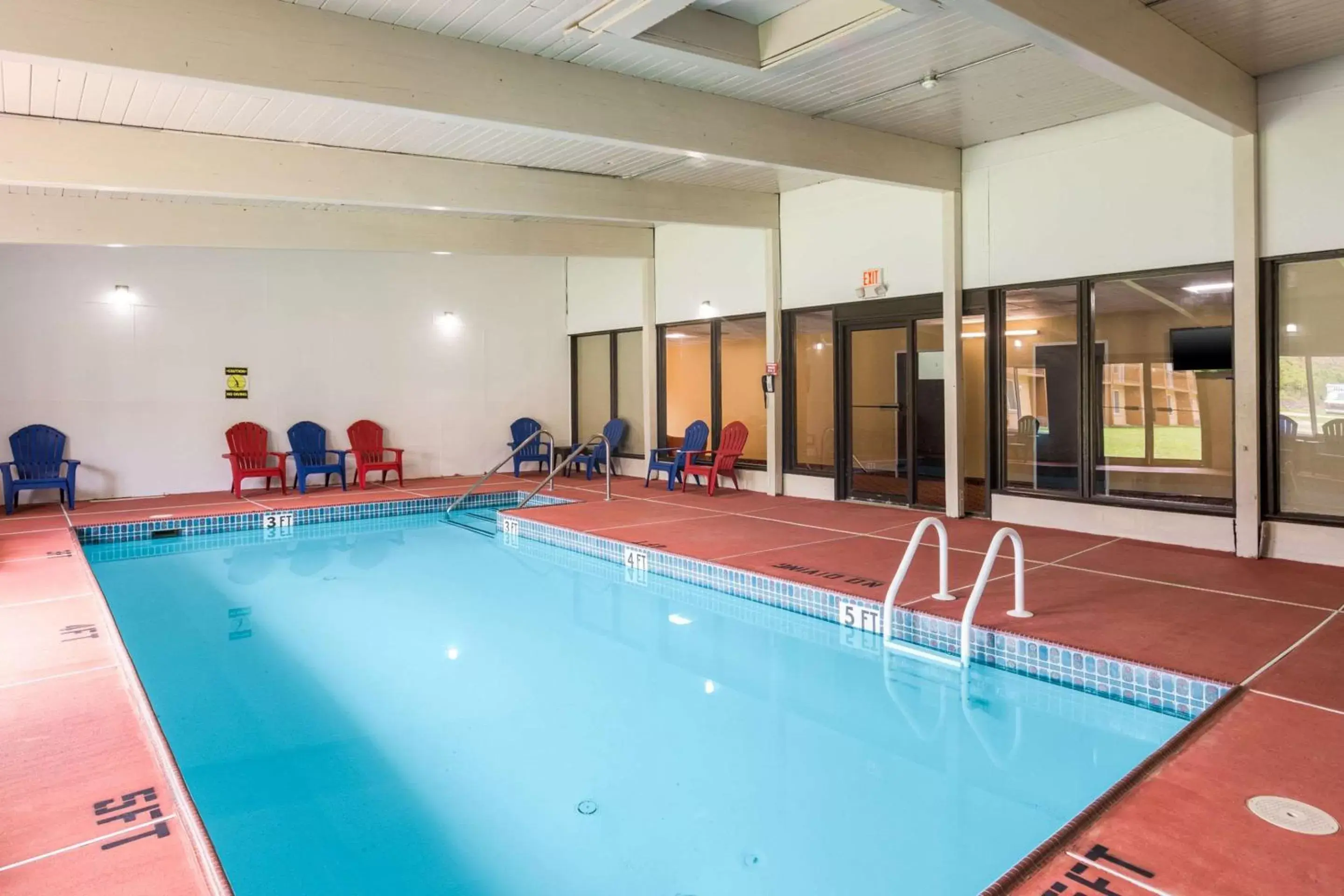 On site, Swimming Pool in Rodeway Inn & Suites Stroudsburg - Poconos