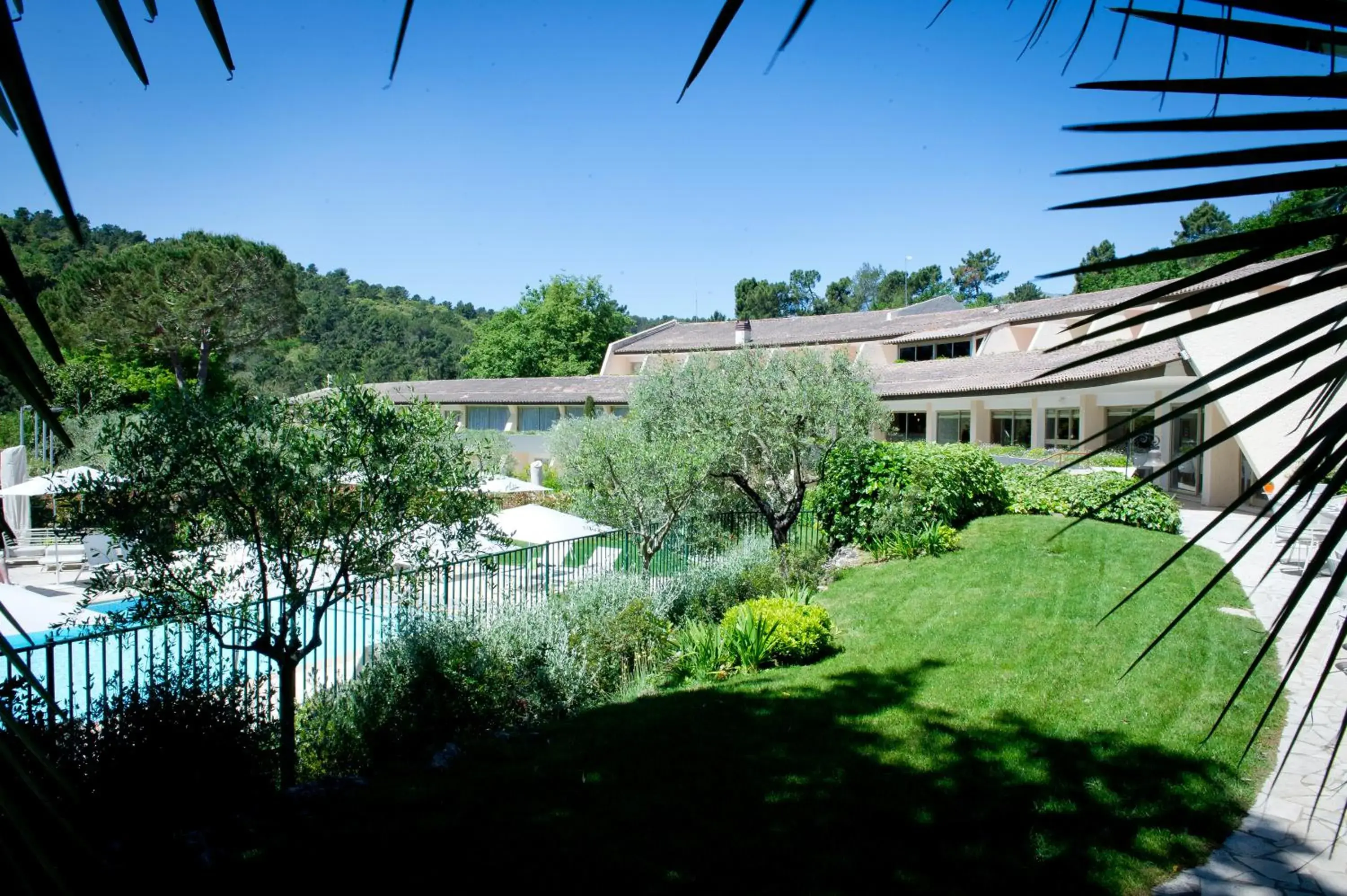 Garden view, Property Building in Hotel Restaurant La Vague de Saint Paul & Spa