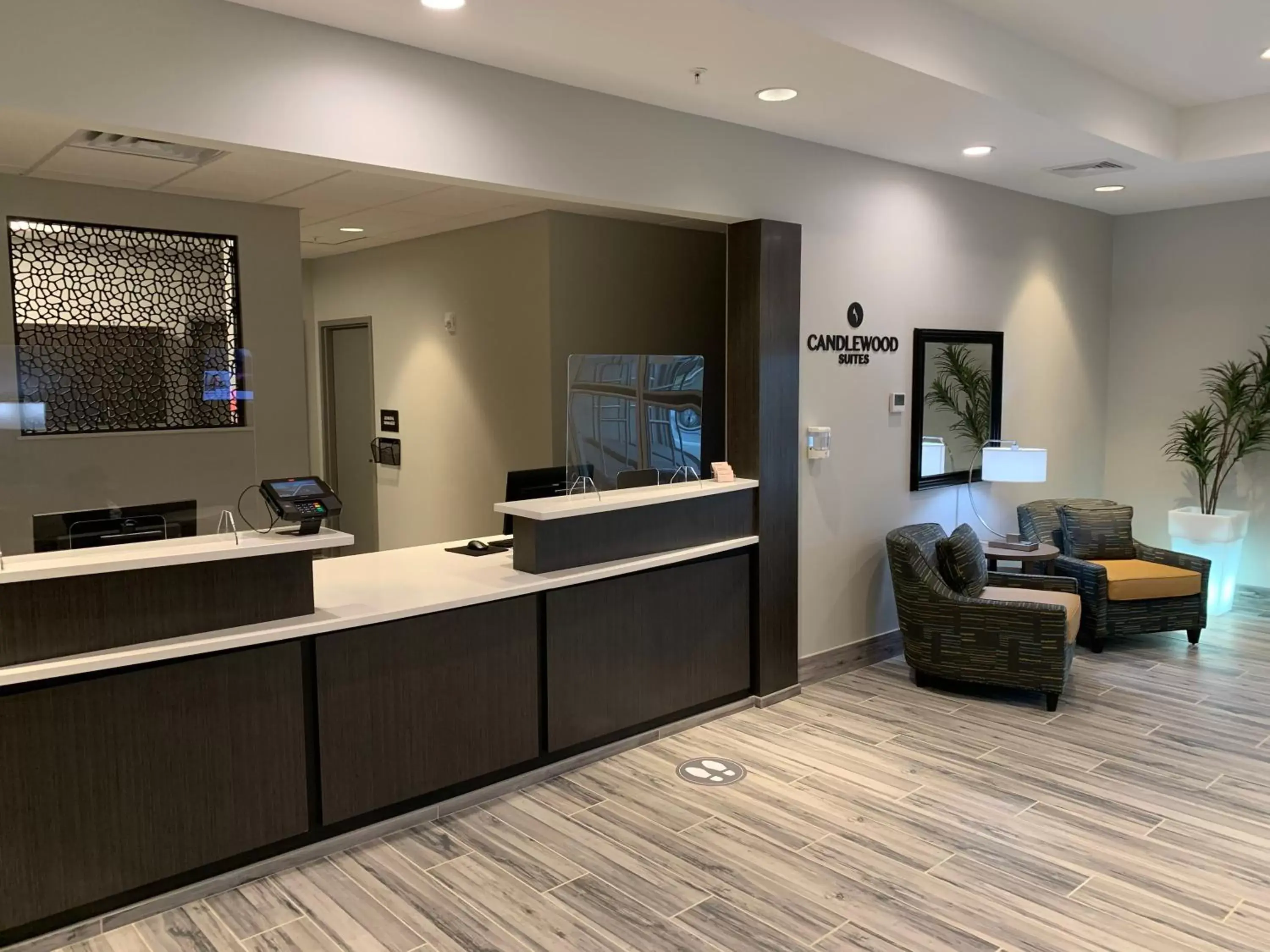 Property building, Lobby/Reception in Candlewood Suites - Lebanon, an IHG Hotel