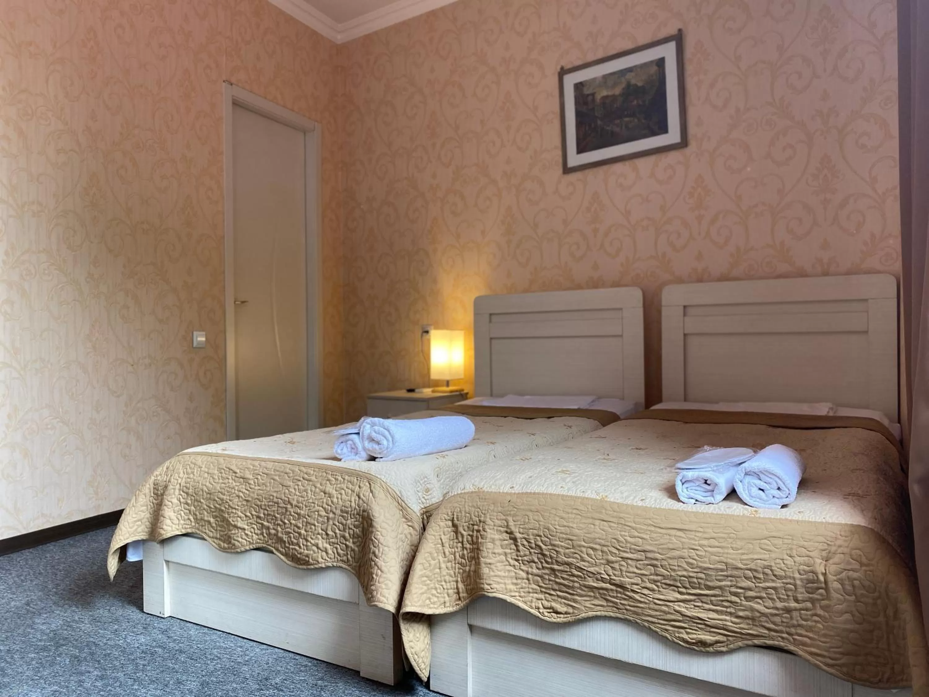 Bed in Hotel Shalimar