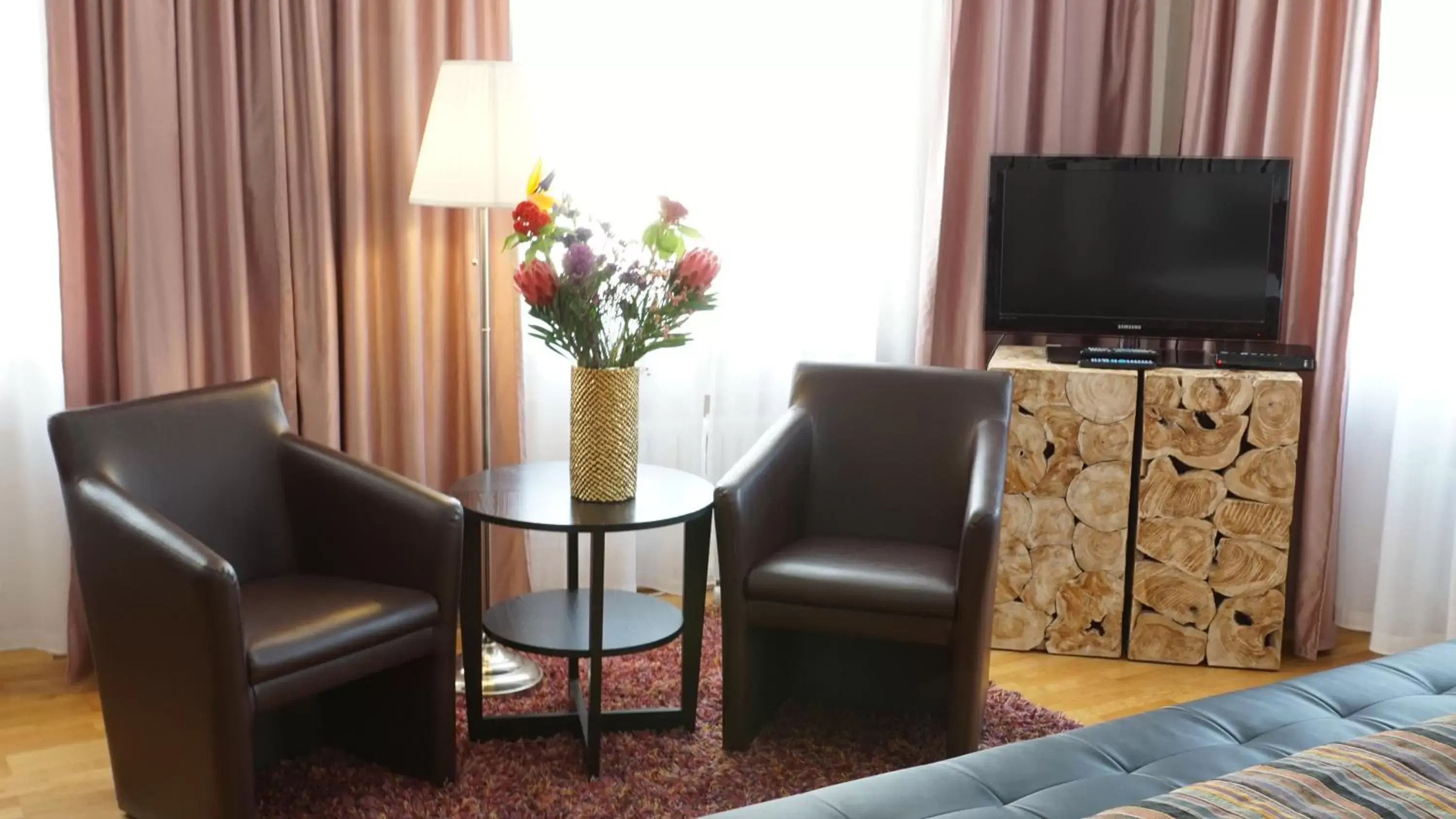 Bedroom, TV/Entertainment Center in Suiten Hotel Dependance Laterne