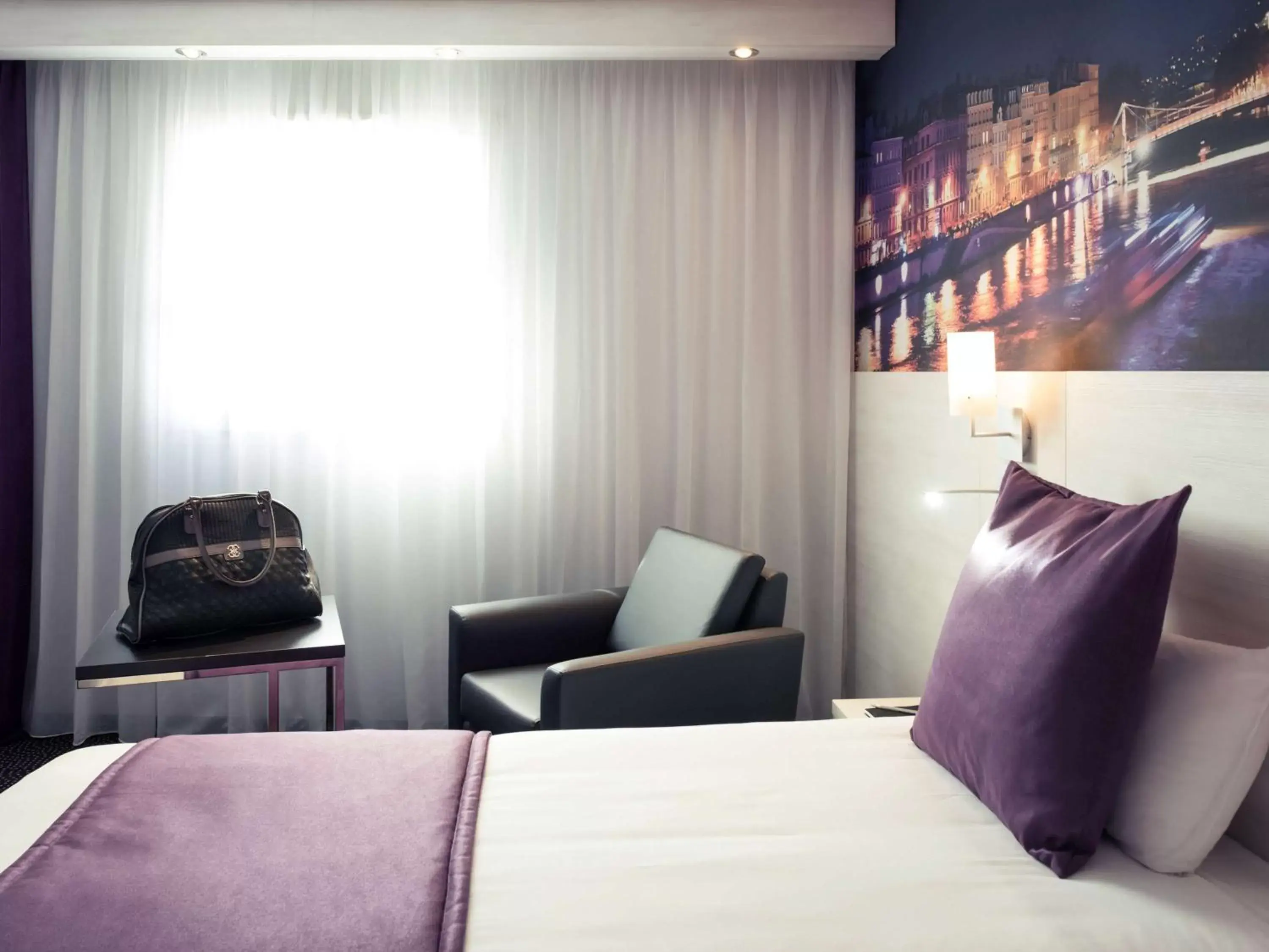 Bedroom, Seating Area in Hôtel Mercure Lyon Centre Charpennes