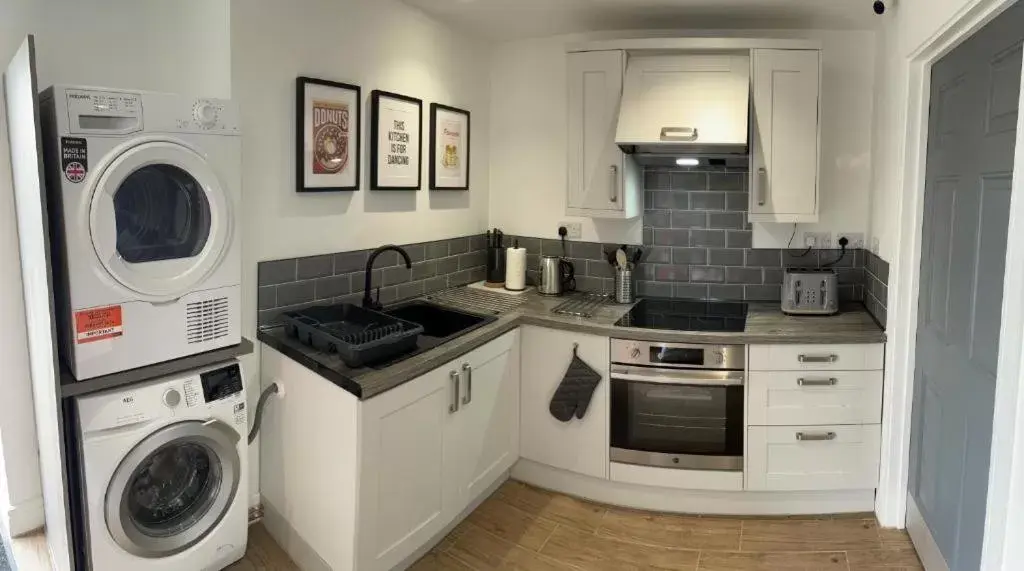 Kitchen or kitchenette, Kitchen/Kitchenette in The Woden Boutique Hotel Walsall M6 J9