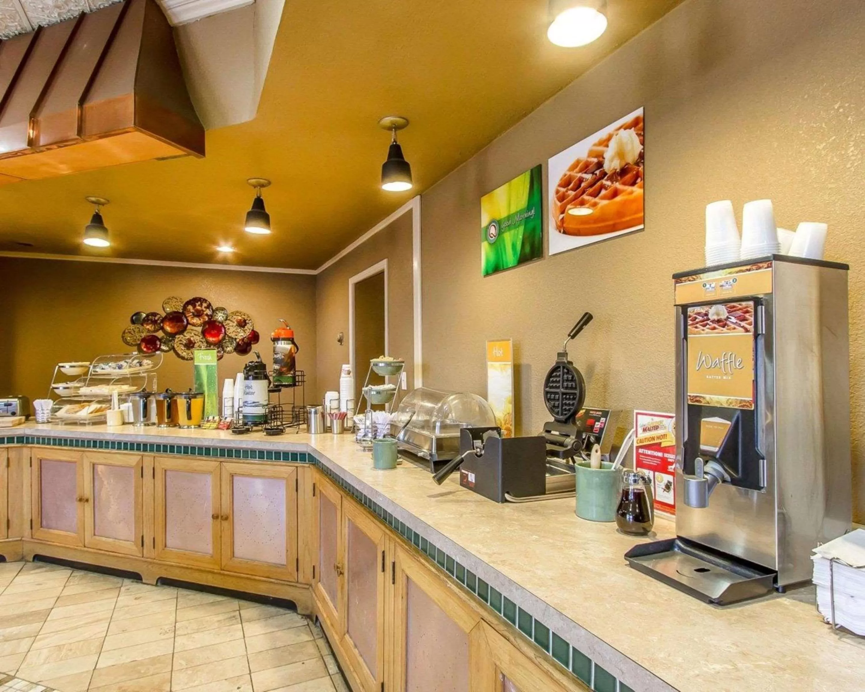 Restaurant/places to eat in Quality Inn Ada near University