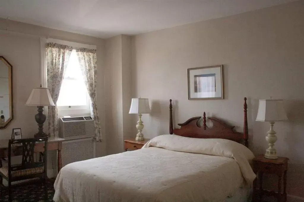 Bed in Middlebury Inn