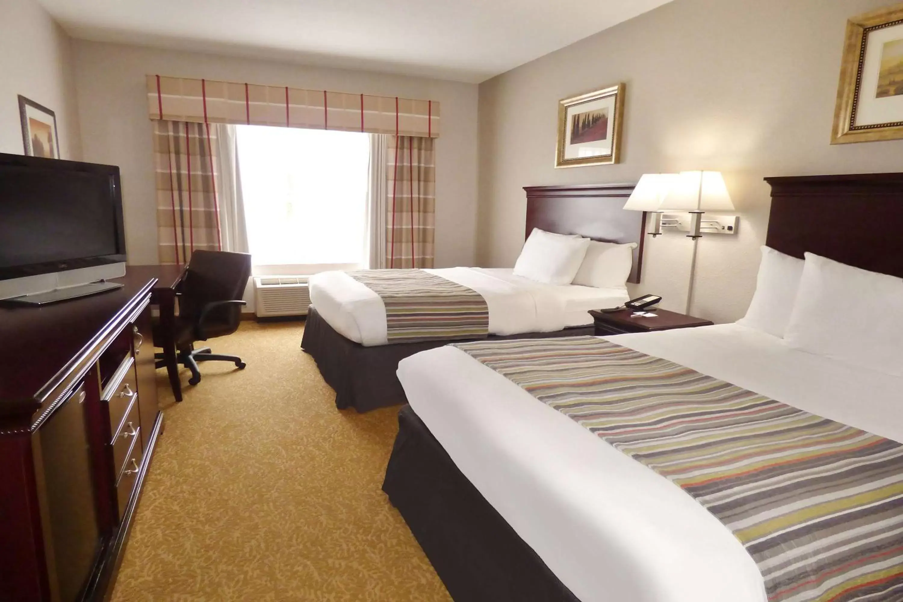 Photo of the whole room, Bed in Country Inn & Suites by Radisson, Pensacola West, FL