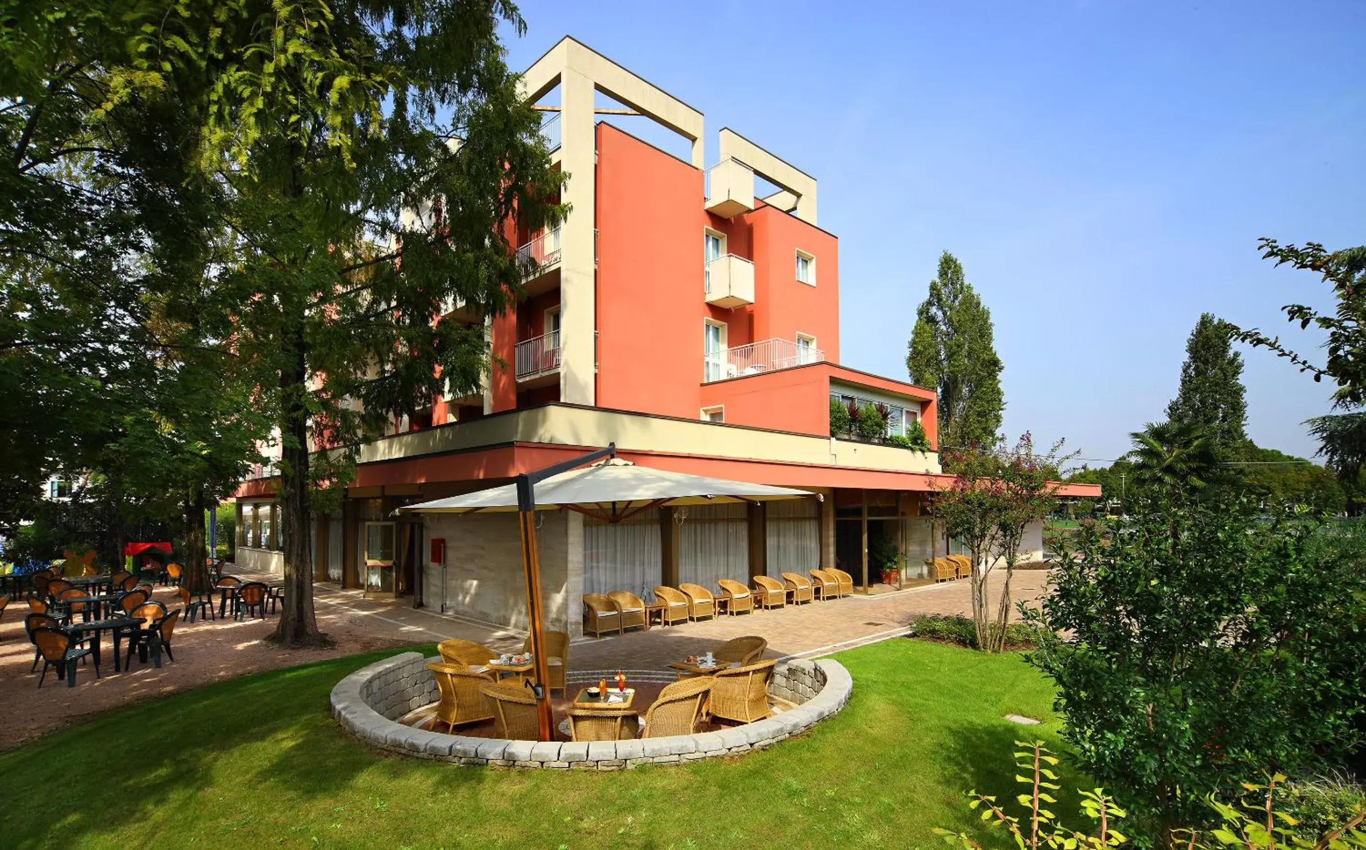 Facade/entrance, Property Building in Hotel Aqua