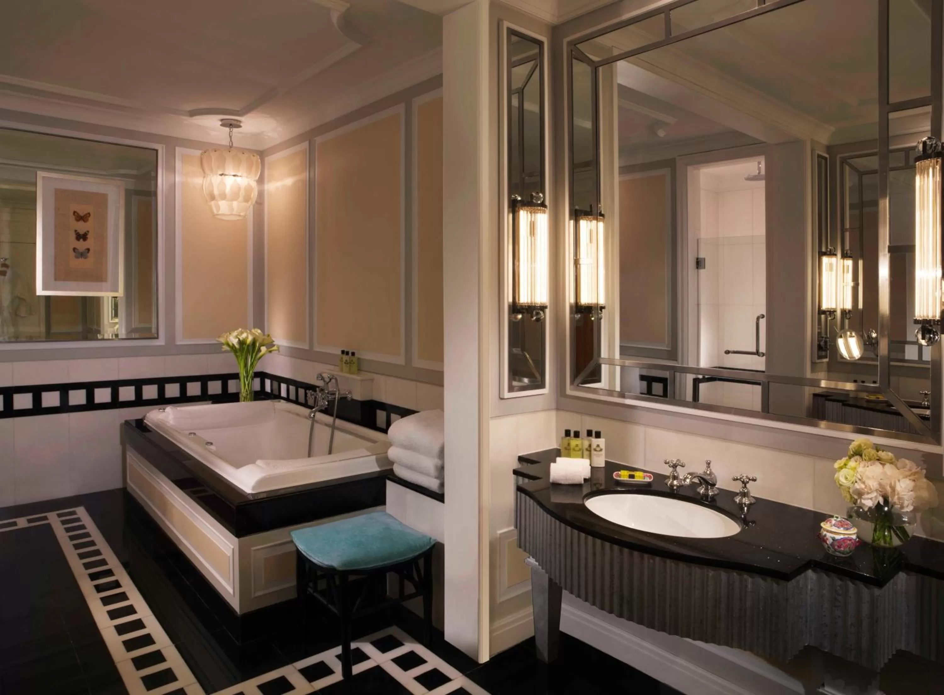 Photo of the whole room in InterContinental Singapore by IHG