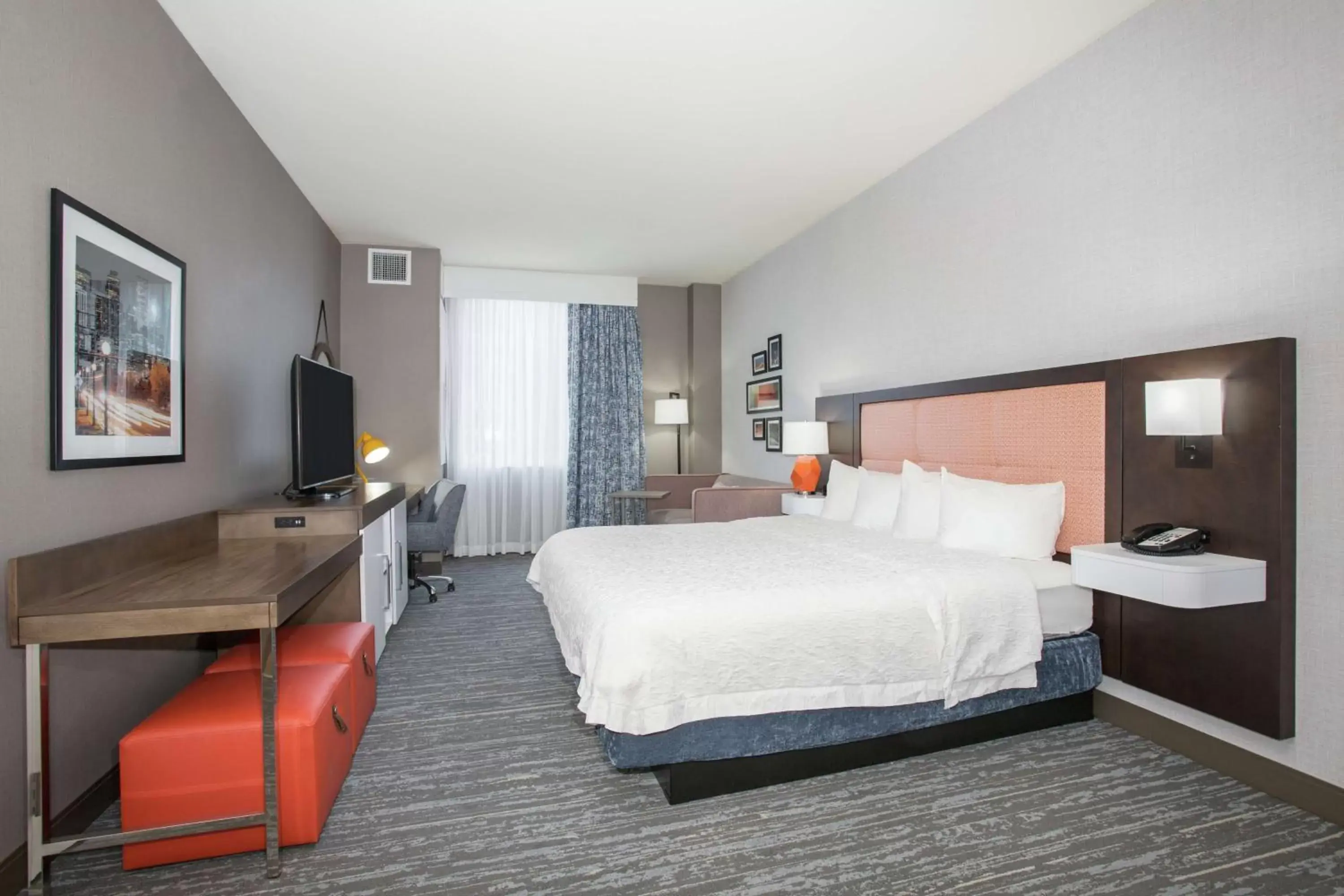 Bedroom in Hampton Inn & Suites Denver-Downtown