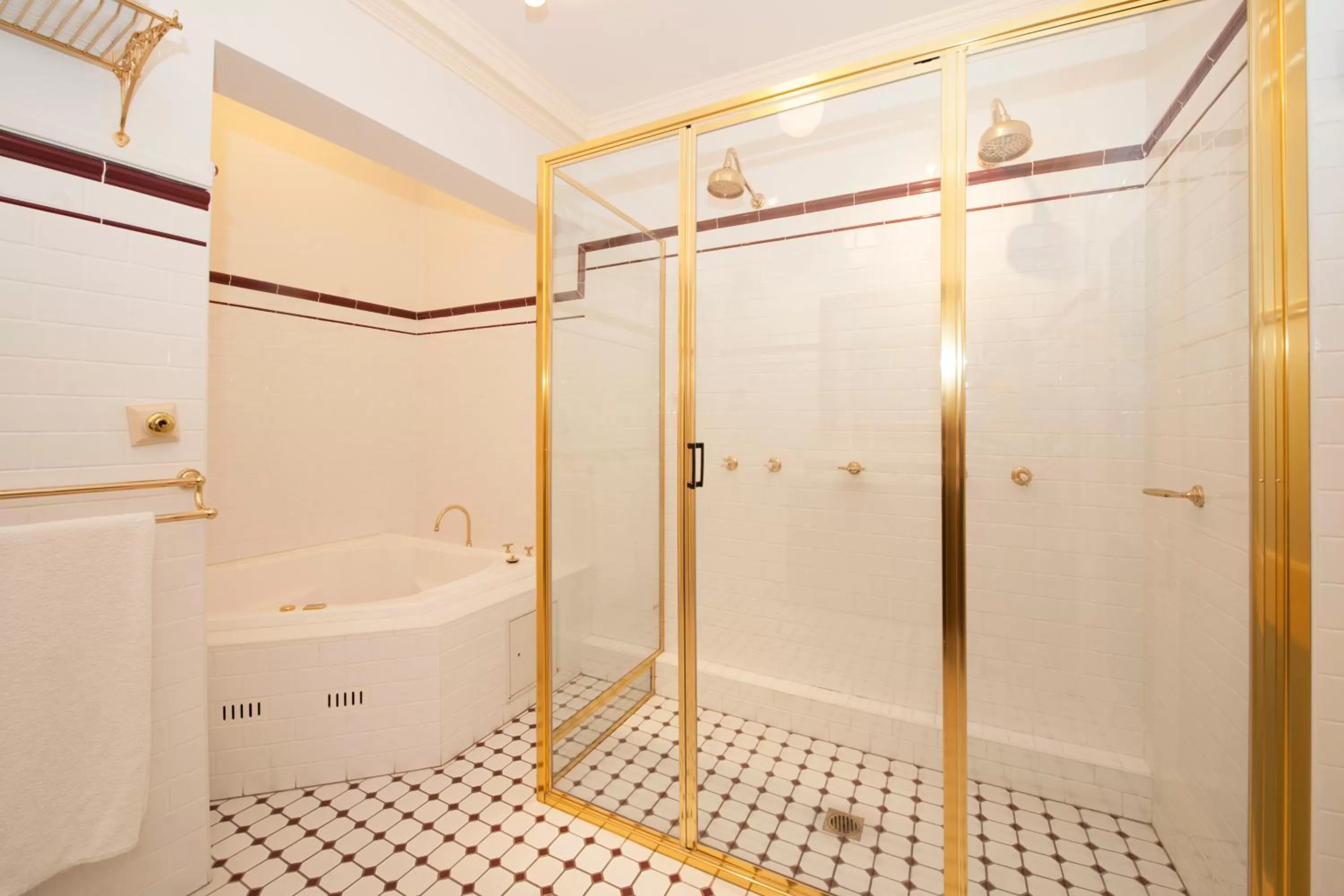 Shower in Cobb & Co Court Boutique Hotel