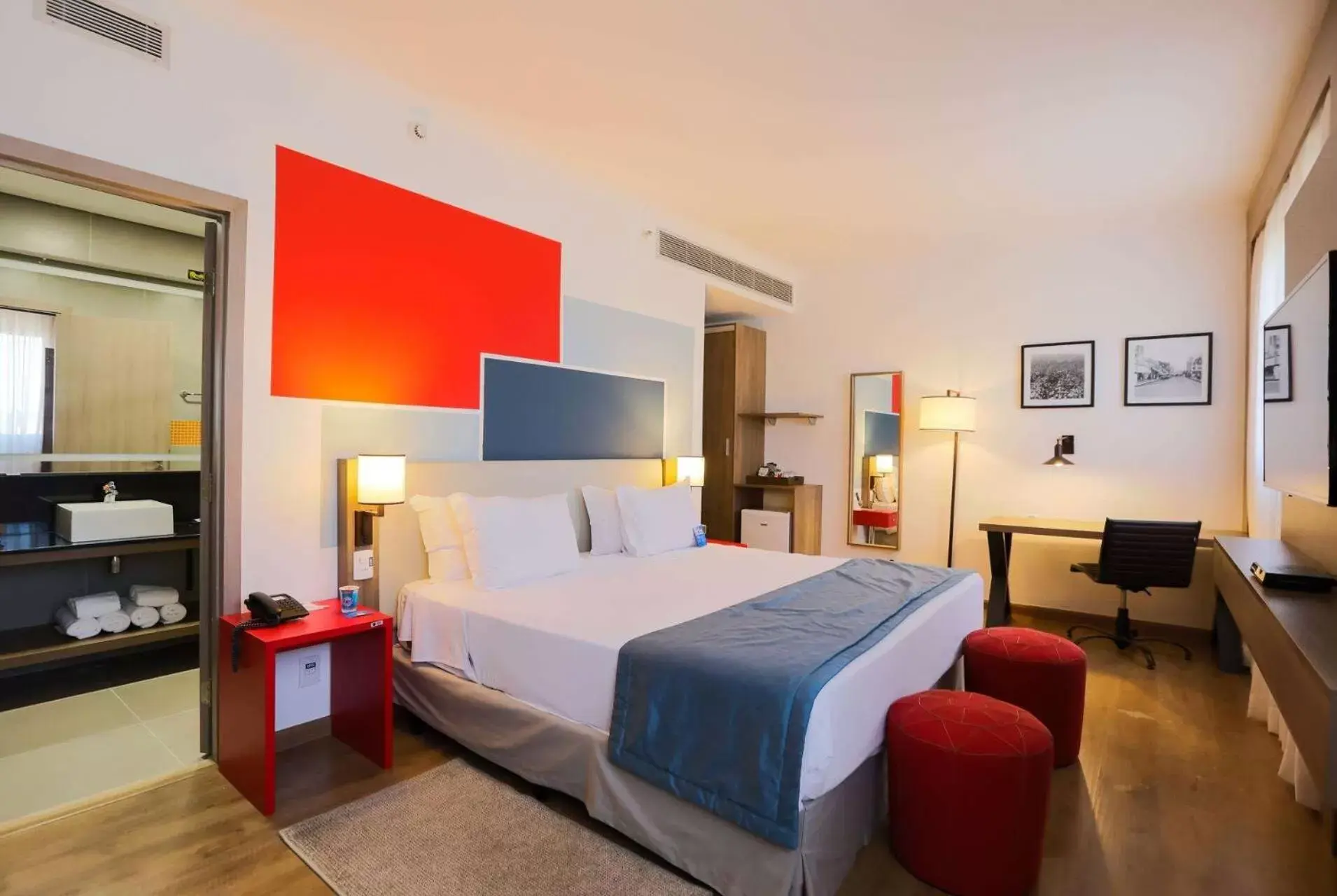 Photo of the whole room, Bed in TRYP By Wyndham Ribeirão Preto