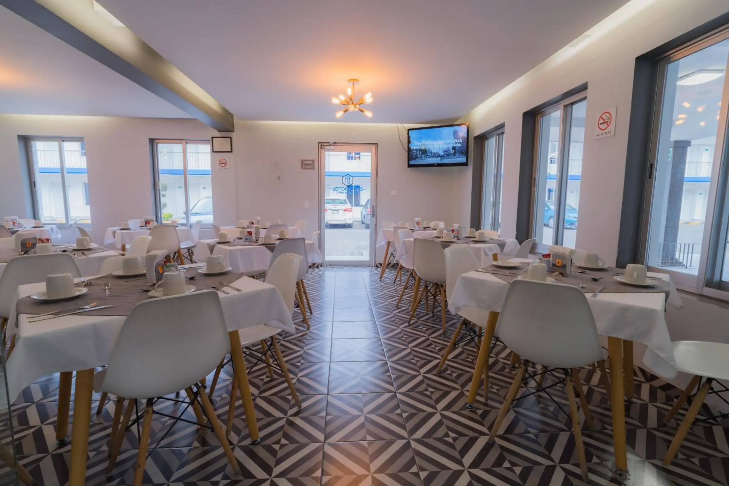 Restaurant/places to eat in Expo Hotel Guadalajara - Zona Expo frente al Centro de Convenciones Restaurant/places to eat in Expo Hotel Guadalajara - Zona Expo frente al Centro de Convenciones