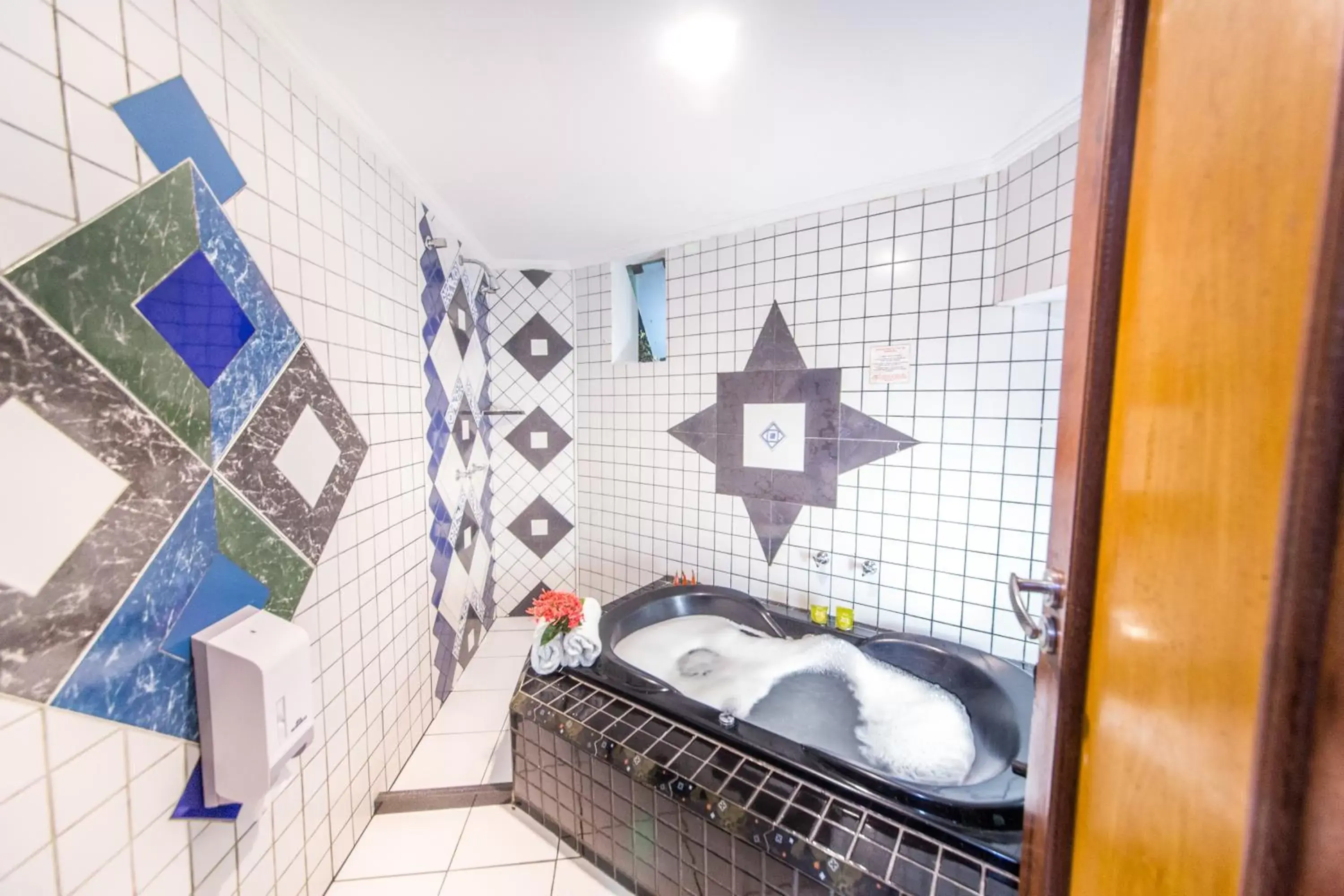 Hot Tub, Bathroom in Portal Beach - Rede Soberano