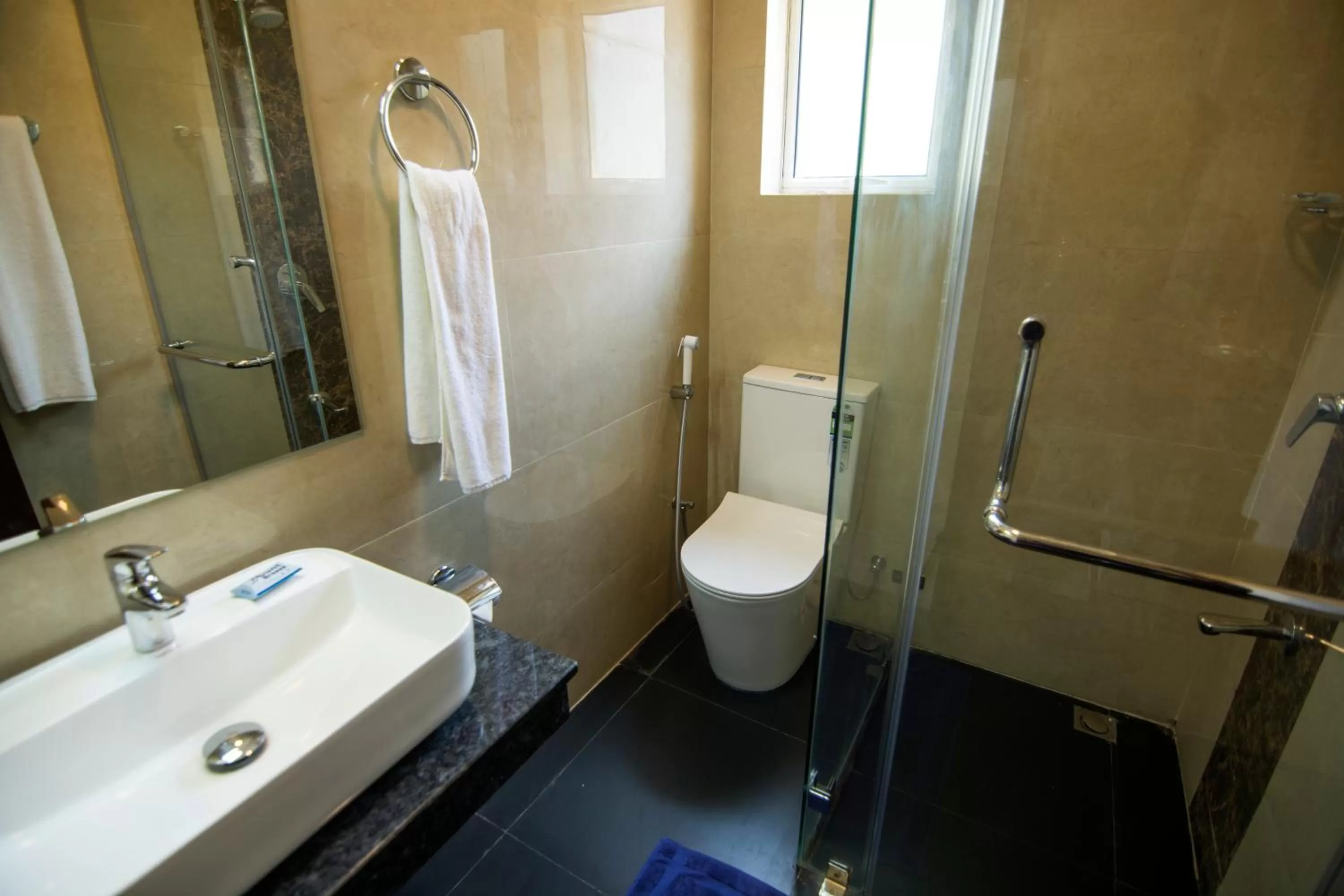 Bathroom in Mount Breeze Hotel