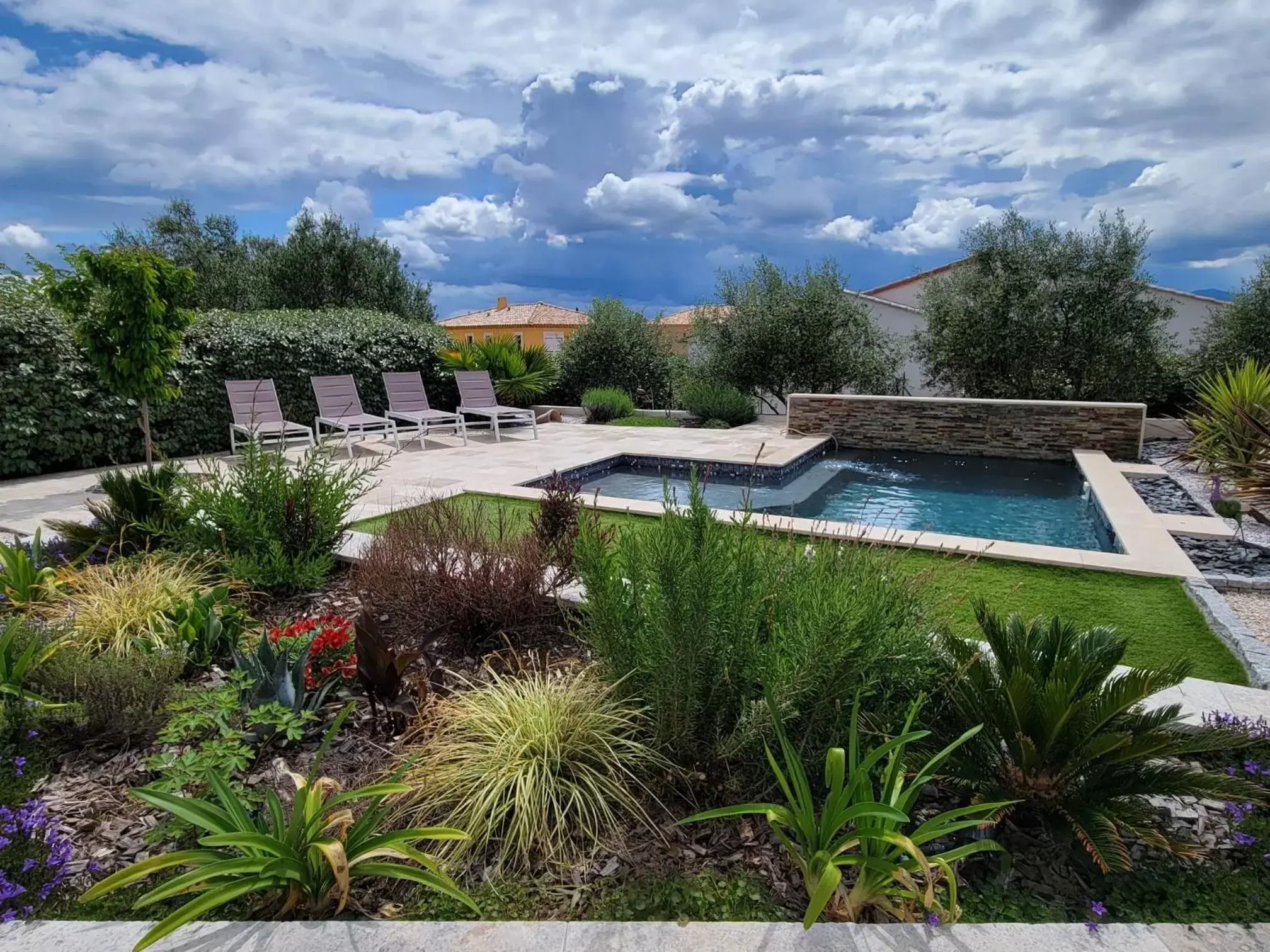 Garden, Pool View in Villa Tropez Chambres d'hôtes