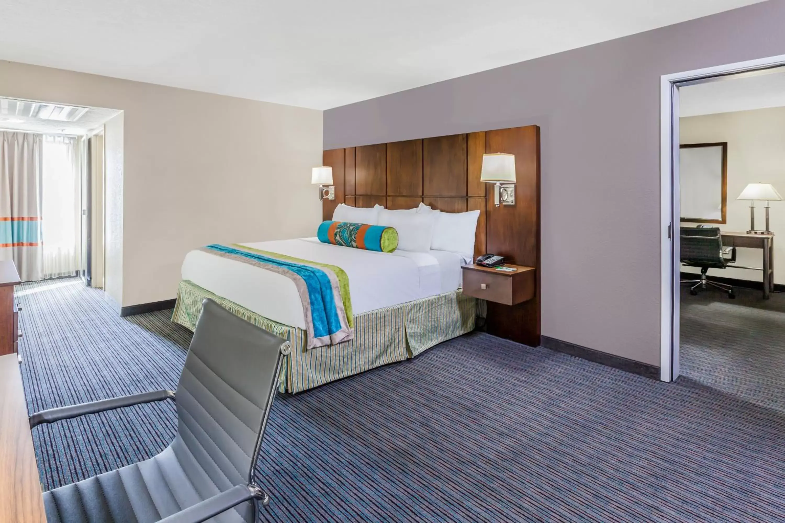 Photo of the whole room, Bed in Holiday Inn Hotel & Suites Oklahoma City North, an IHG Hotel