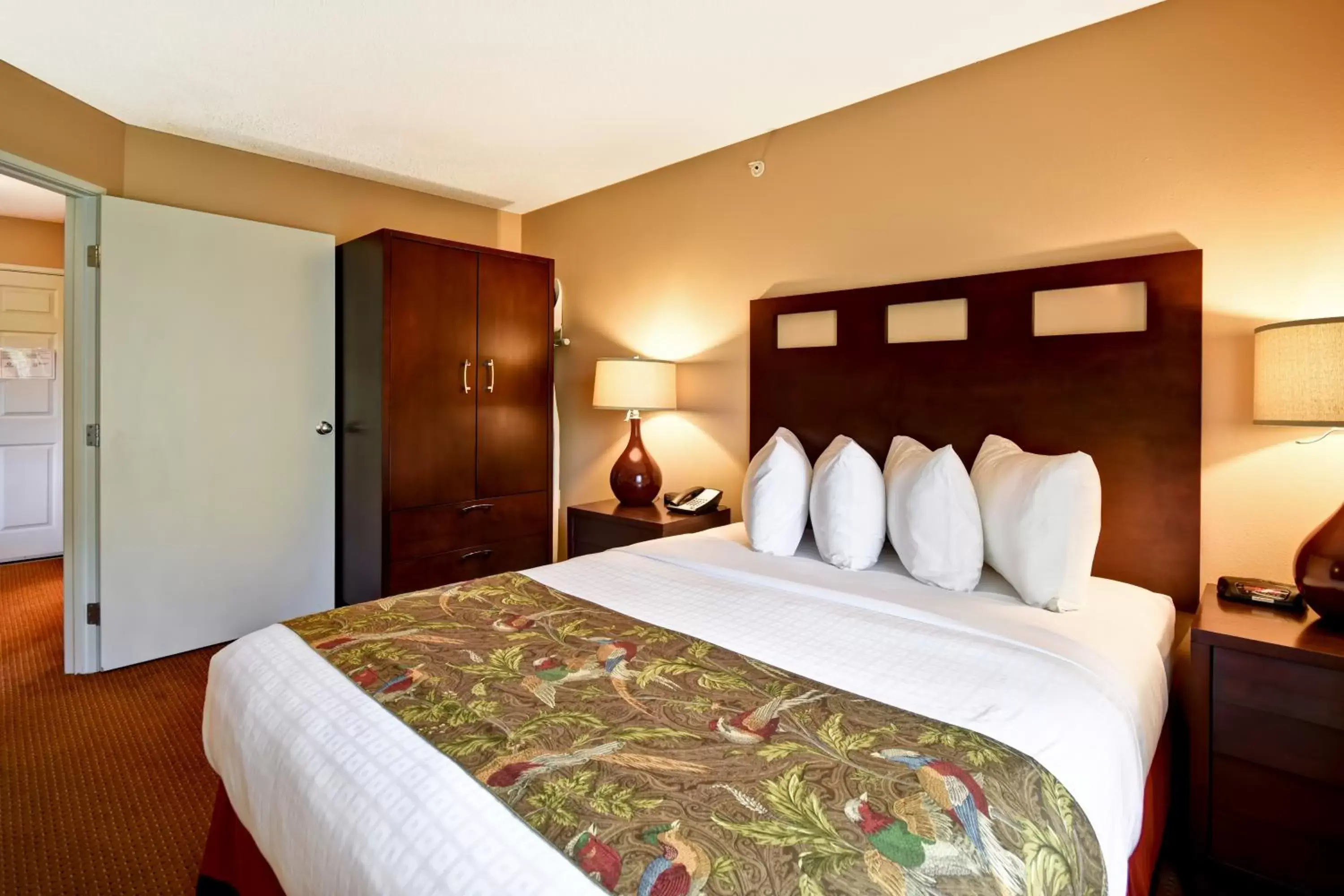 Bedroom, Bed in GrandStay Hotel & Suites La Crosse