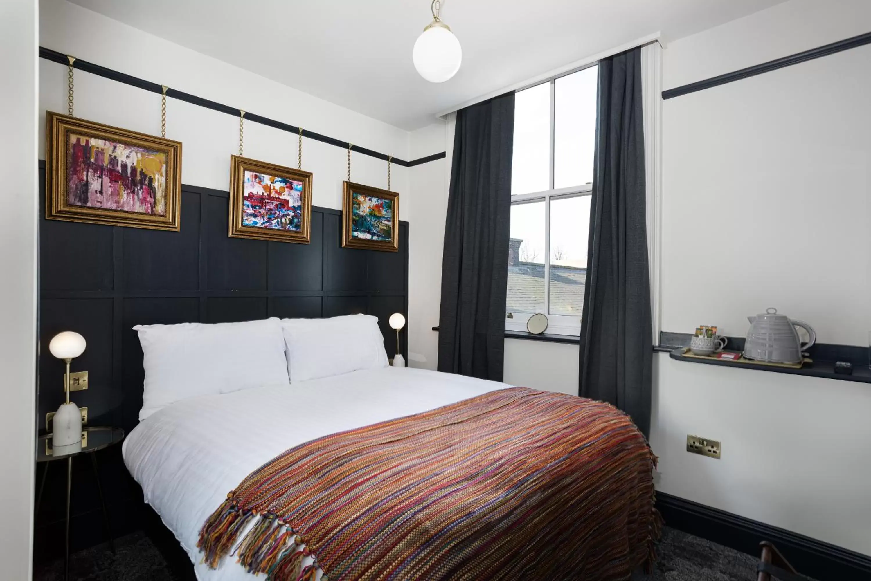 Bed in Swan & Railway Hotel Wigan