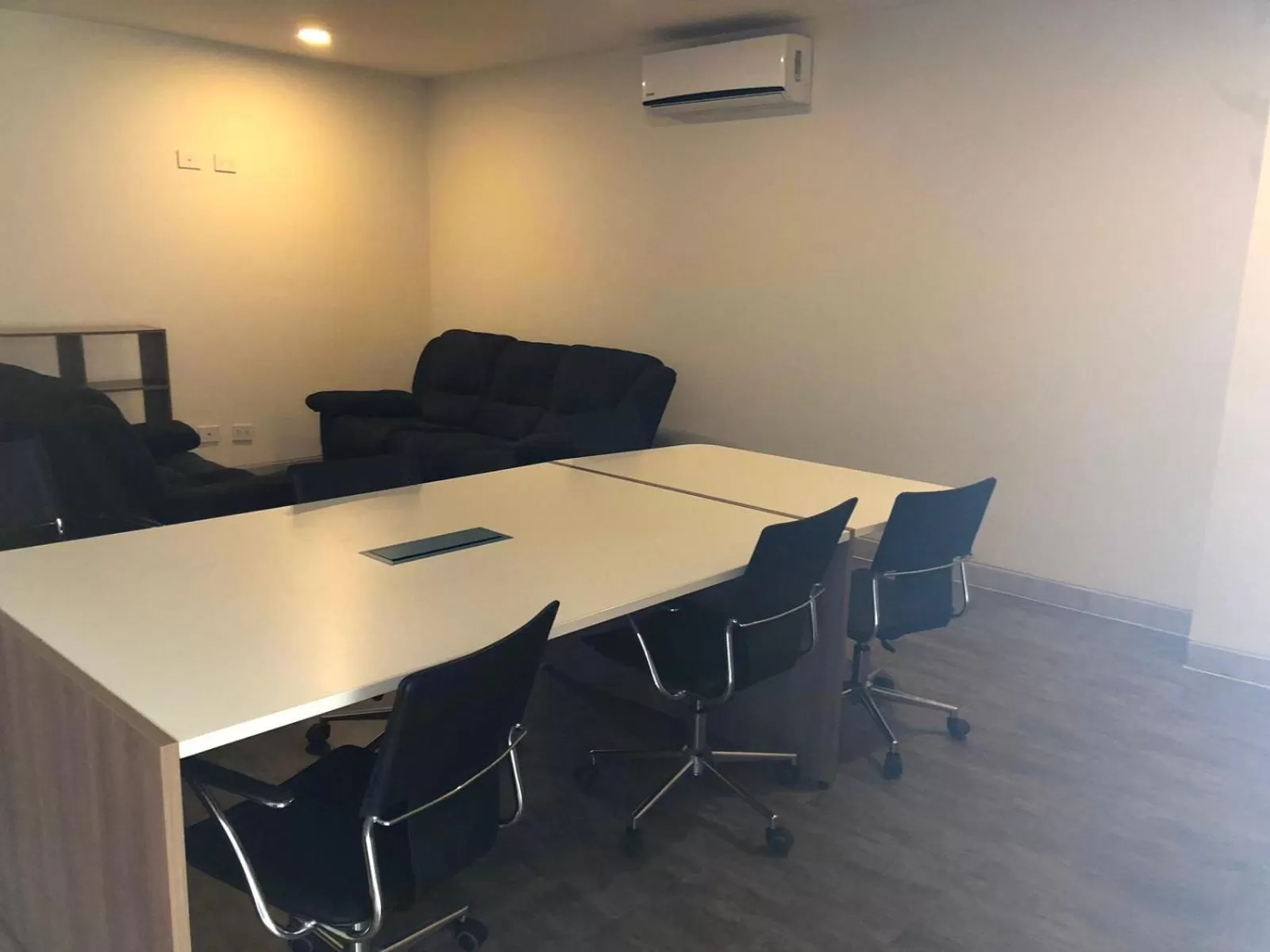 Seating area in Urban Suites Apart Hotel