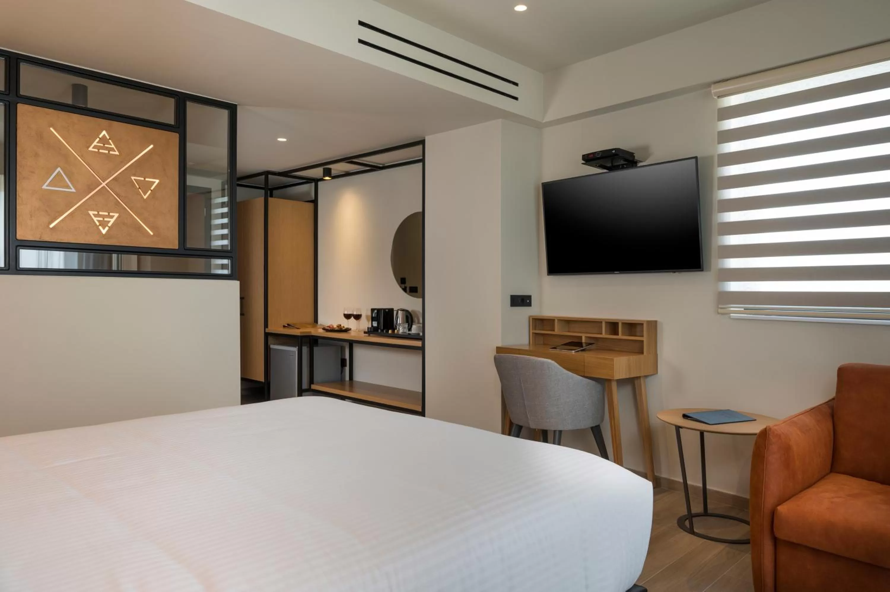 Photo of the whole room, Bed in Hyperion City Hotel & Spa