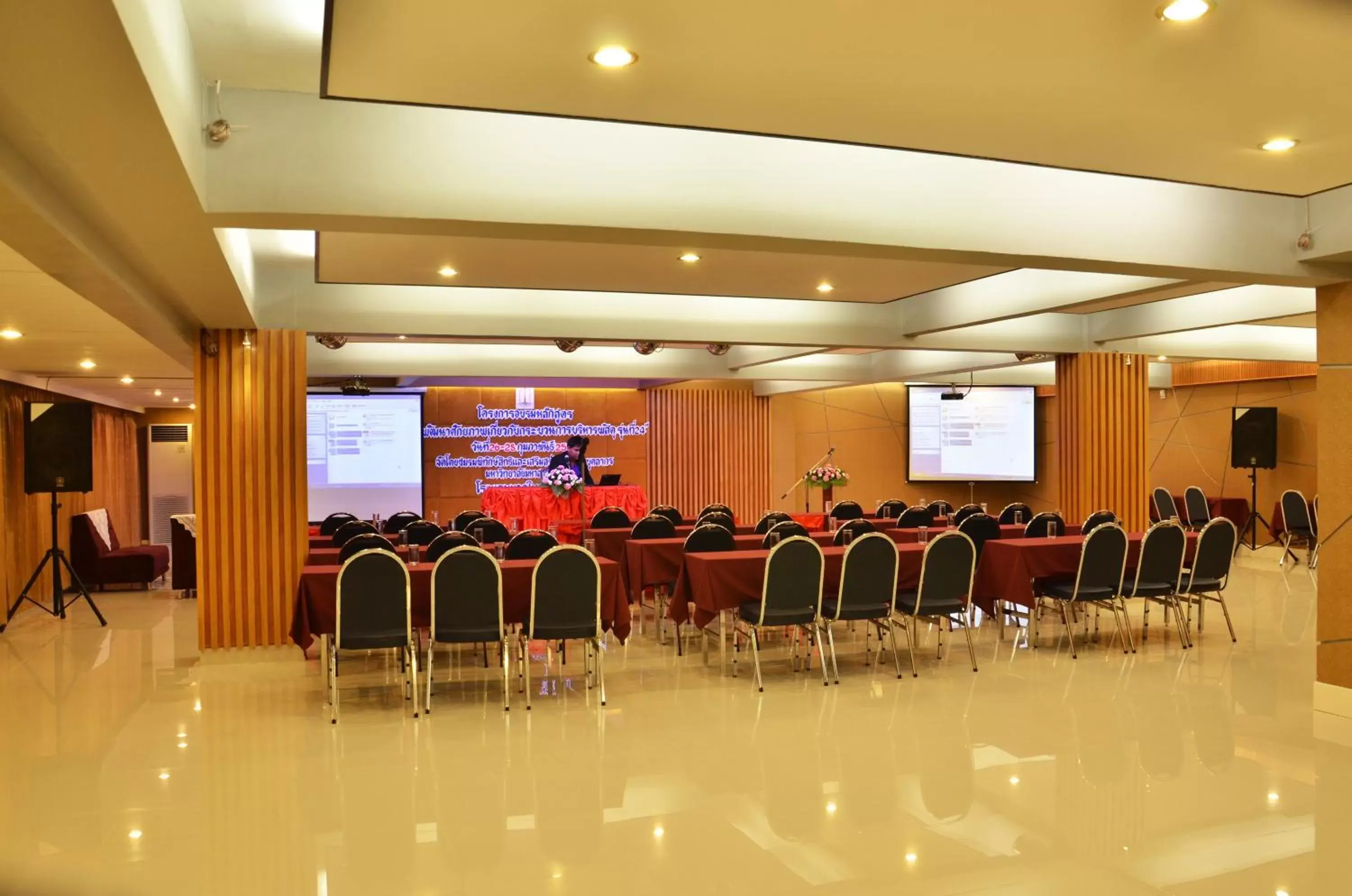 Meeting/conference room in Friendlytel Hotel