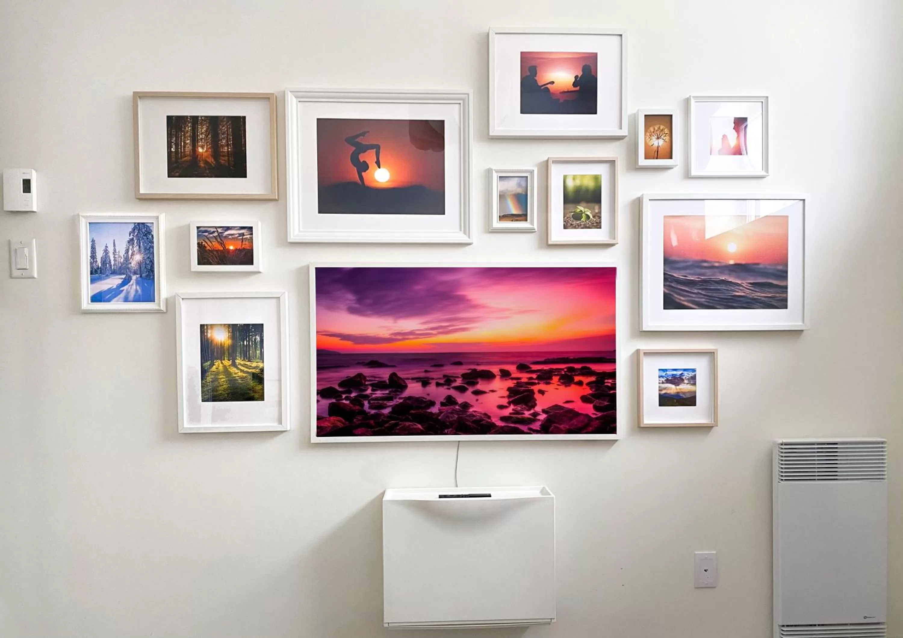 Communal lounge/ TV room, TV/Entertainment Center in Le Camp Caché Shefford