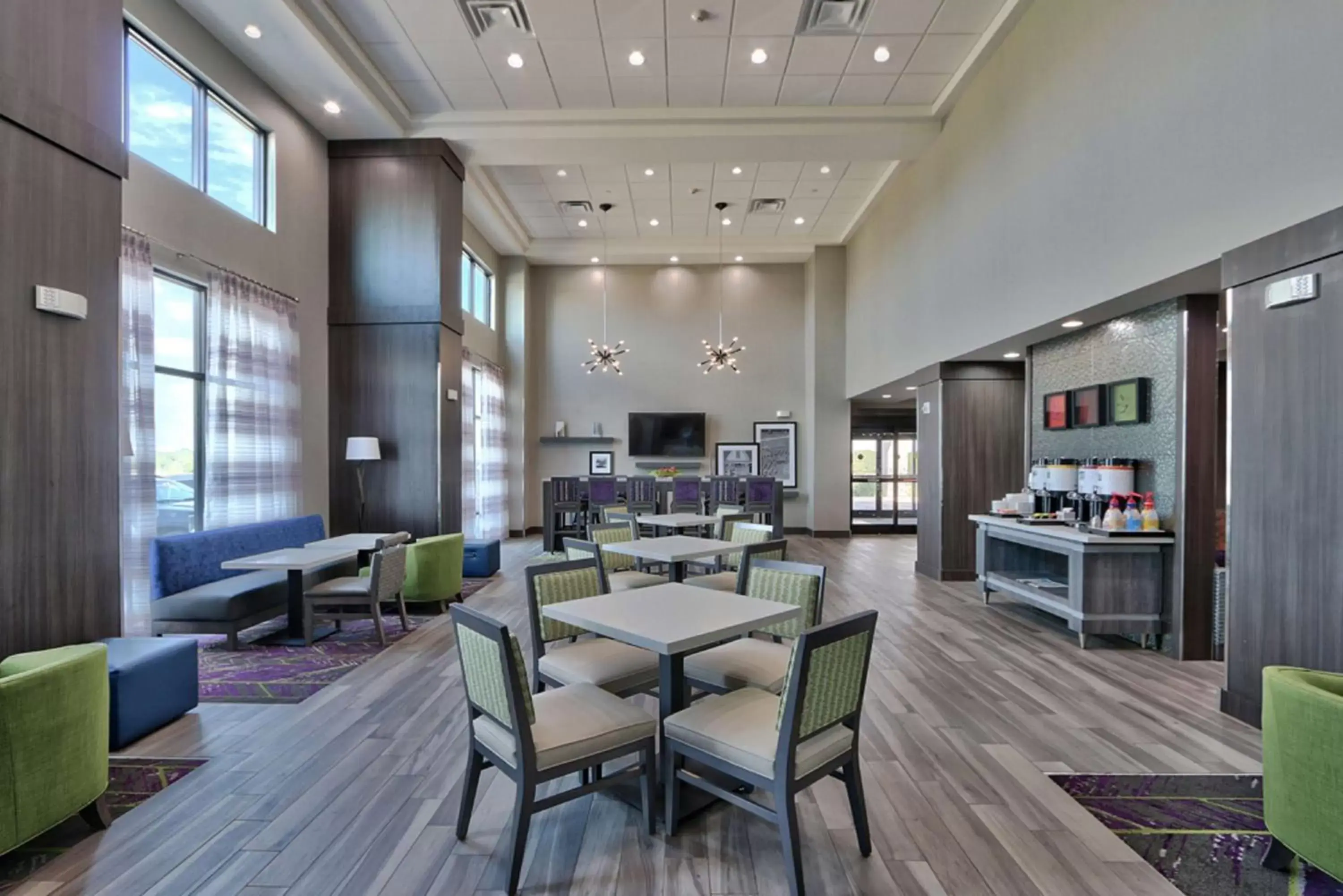 Dining area, Lounge/Bar in Hampton Inn & Suites Guthrie, OK