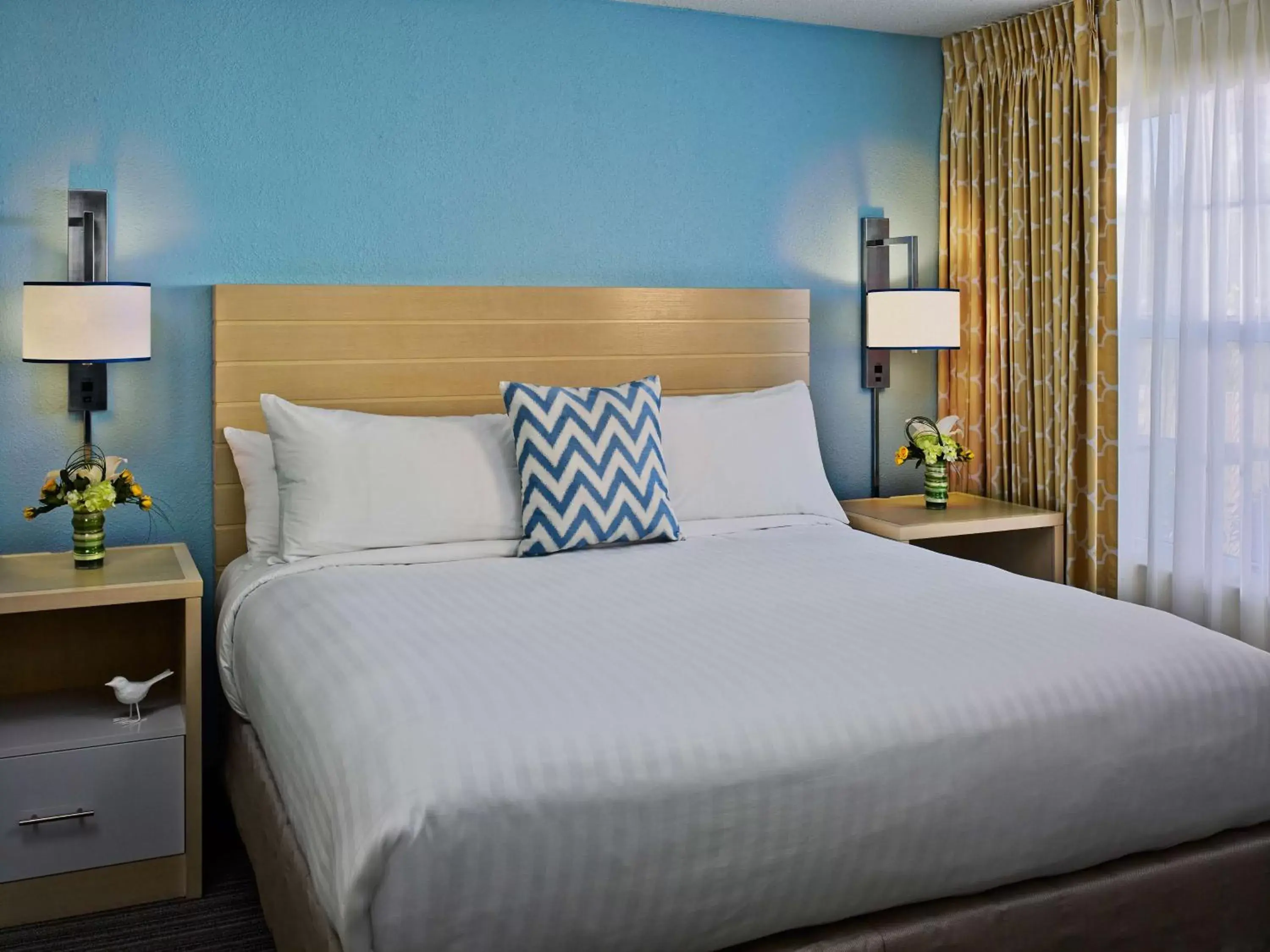 Bed in Sonesta ES Suites Atlanta - Perimeter Center North