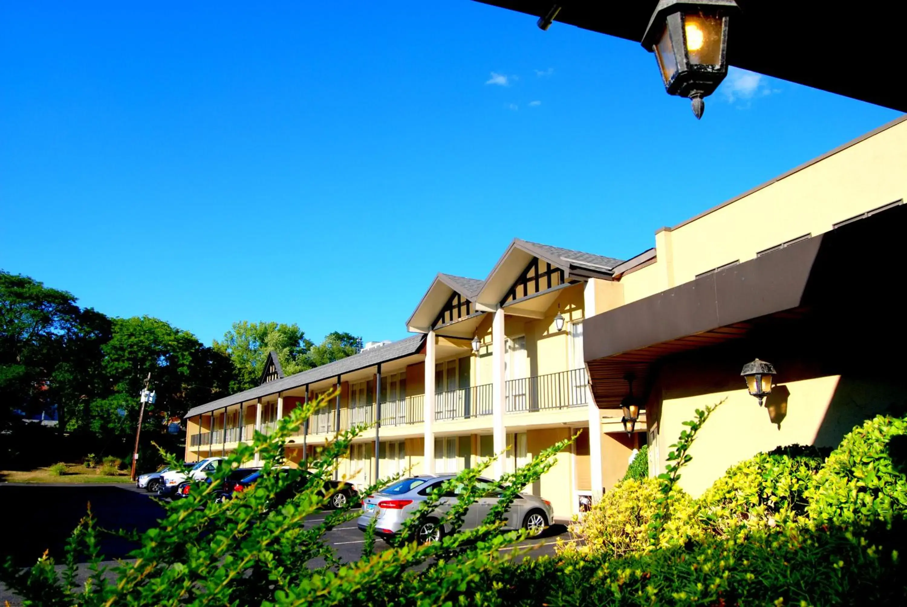Property building in West Gate Inn Nyack Property building in West Gate Inn Nyack