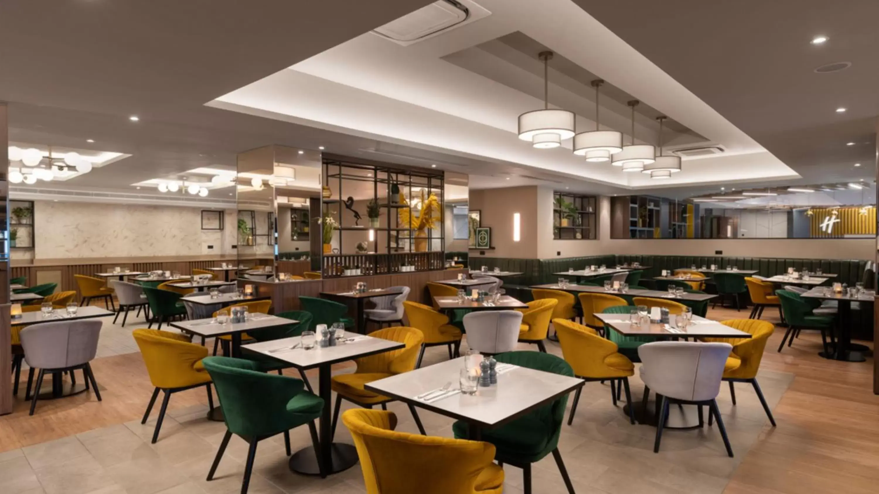 Restaurant/Places to Eat in Holiday Inn London Gatwick - Worth, an IHG Hotel