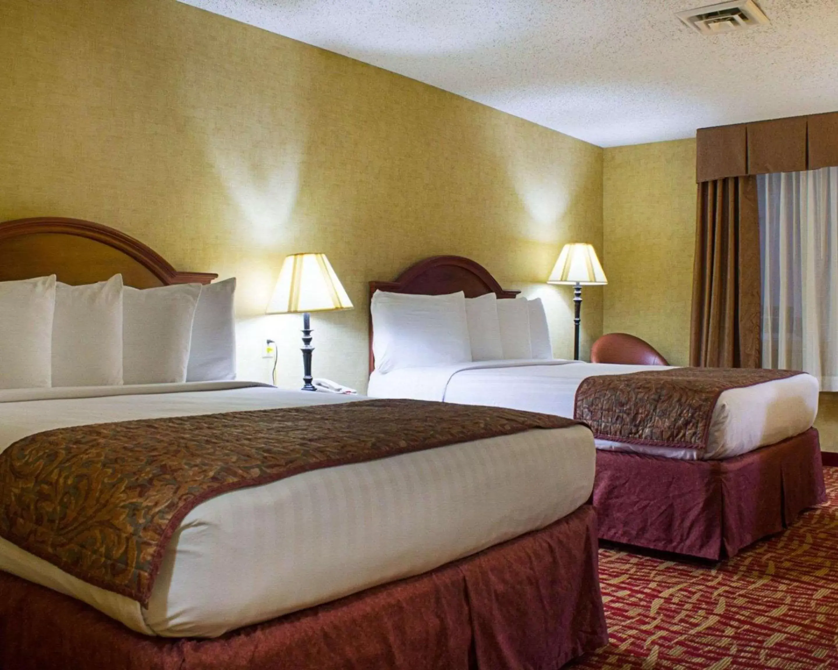 Photo of the whole room, Bed in Rodeway Inn Columbia Mall Loop