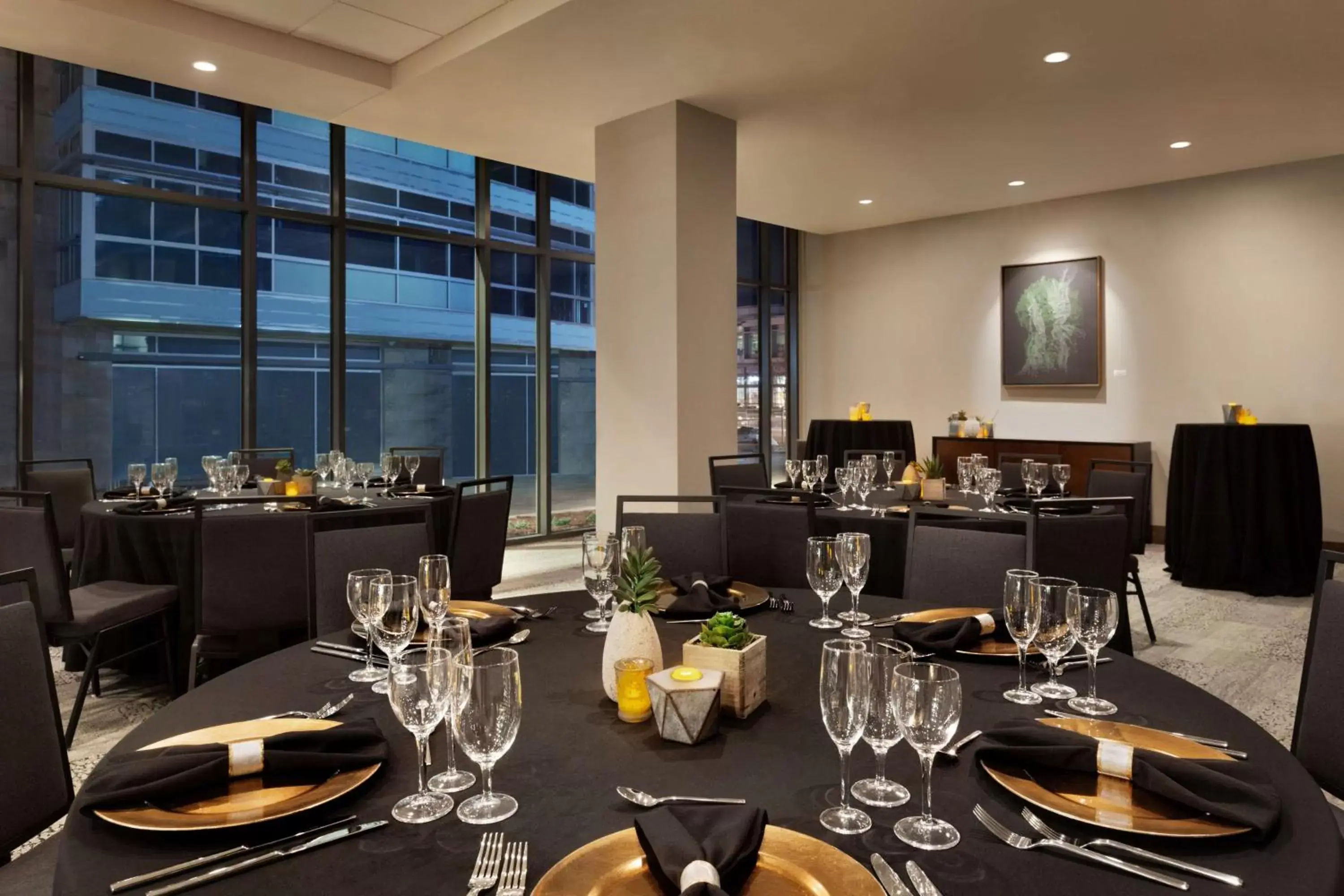 Meeting/conference room, Restaurant/Places to Eat in Embassy Suites By Hilton Boulder