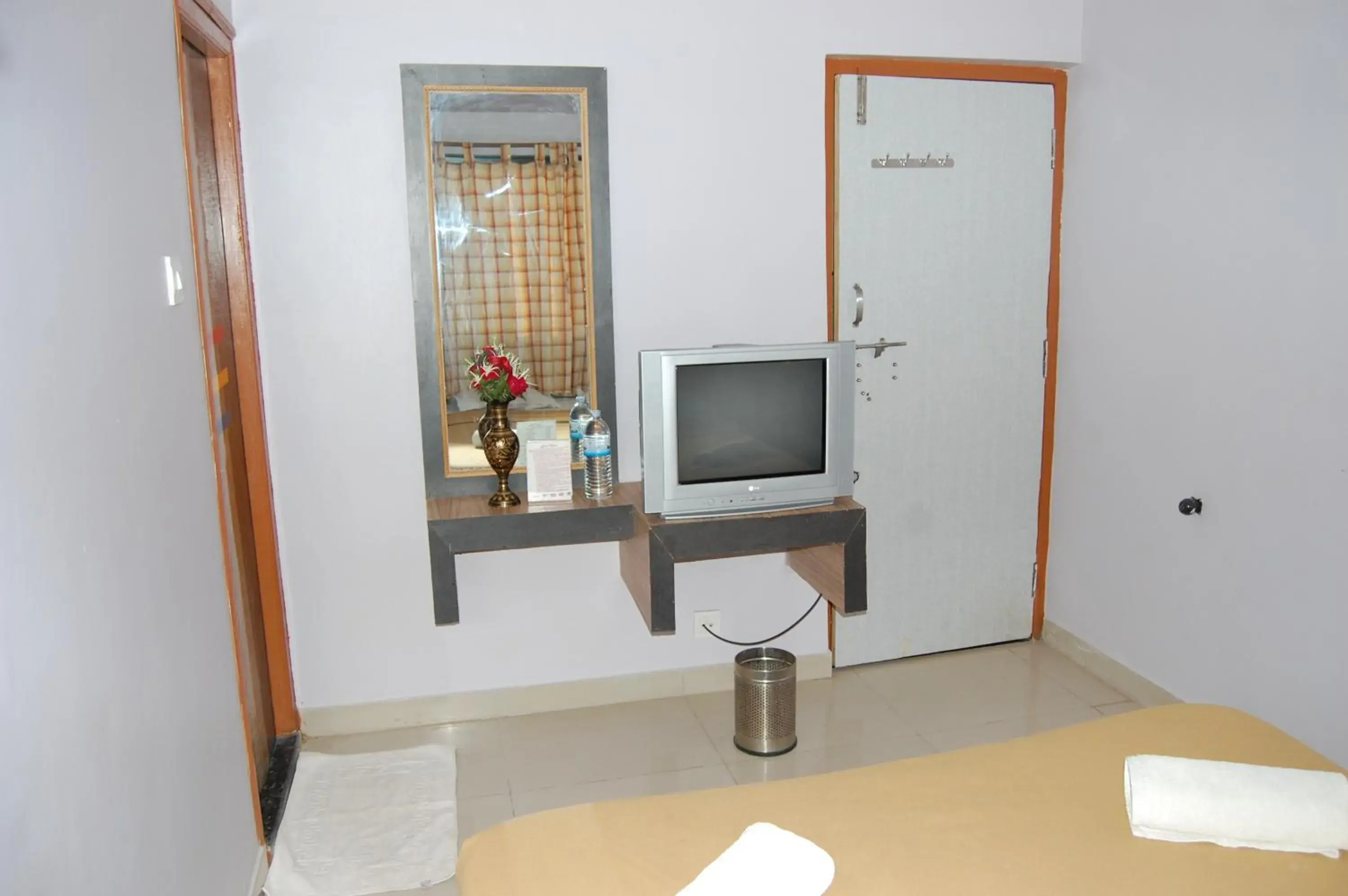 TV and multimedia, TV/Entertainment Center in Hotel Utsav