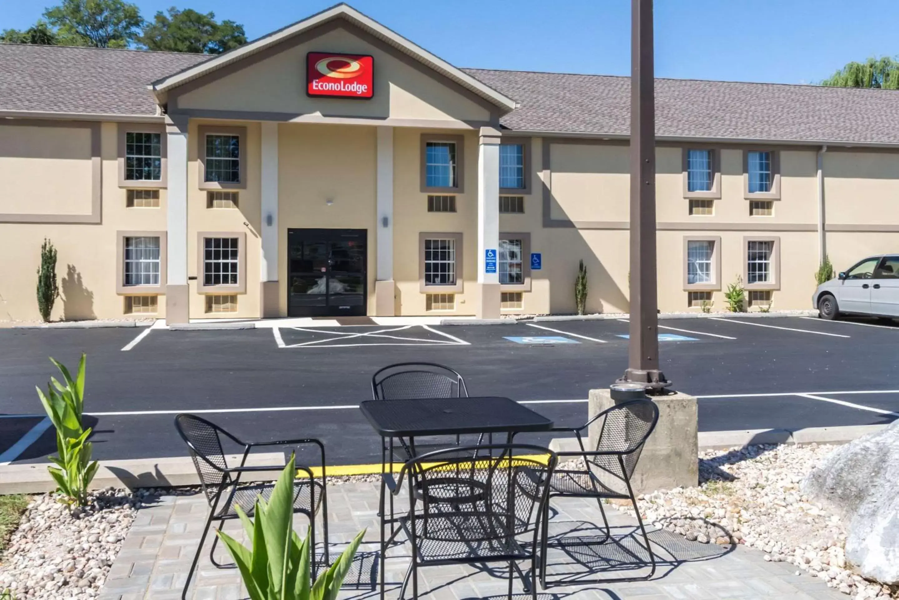 Property Building in Econo Lodge Harrisburg Southwest of Hershey Area