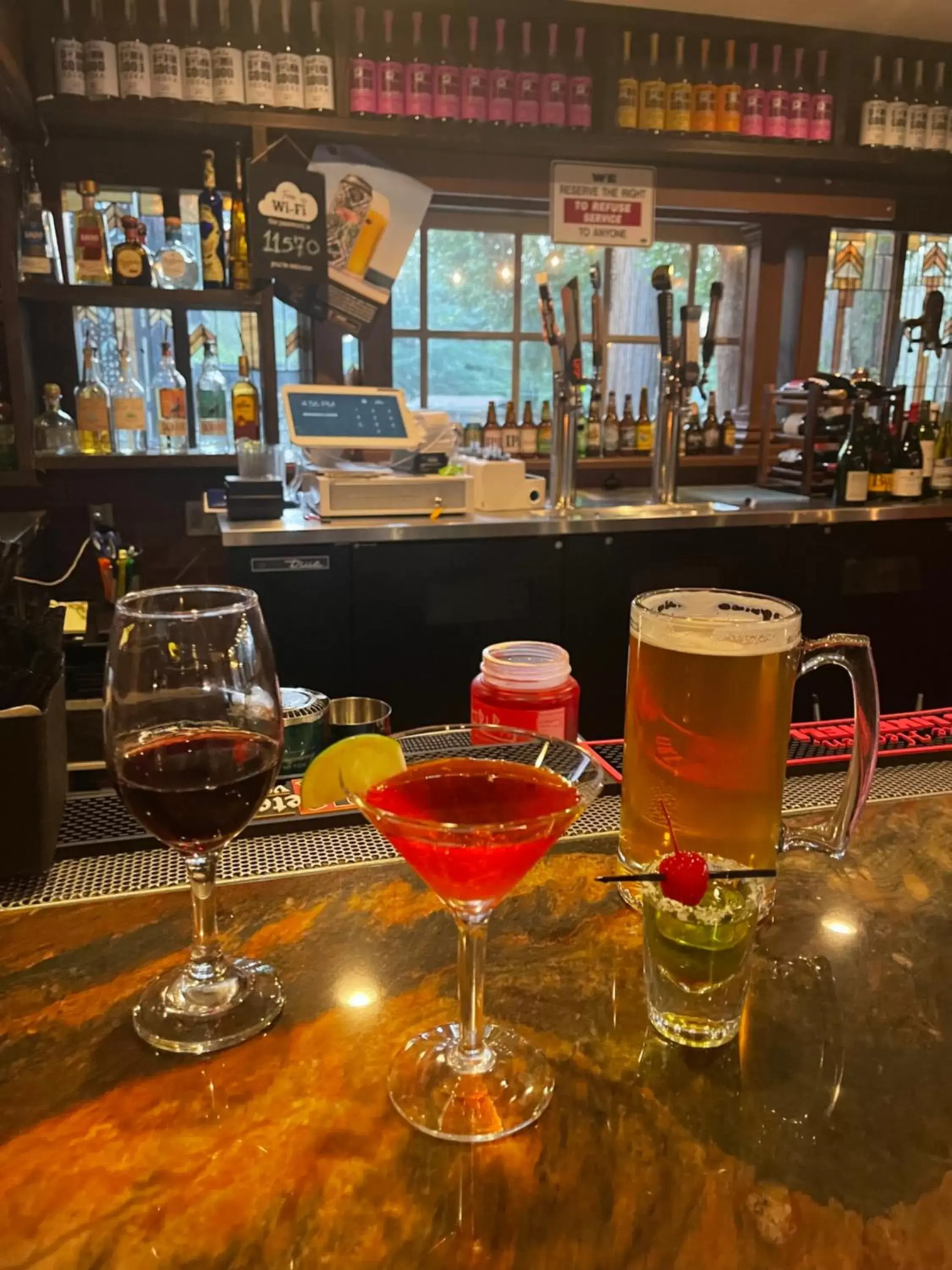 Lounge or bar in The Historic Brookdale Lodge, Santa Cruz Mountains