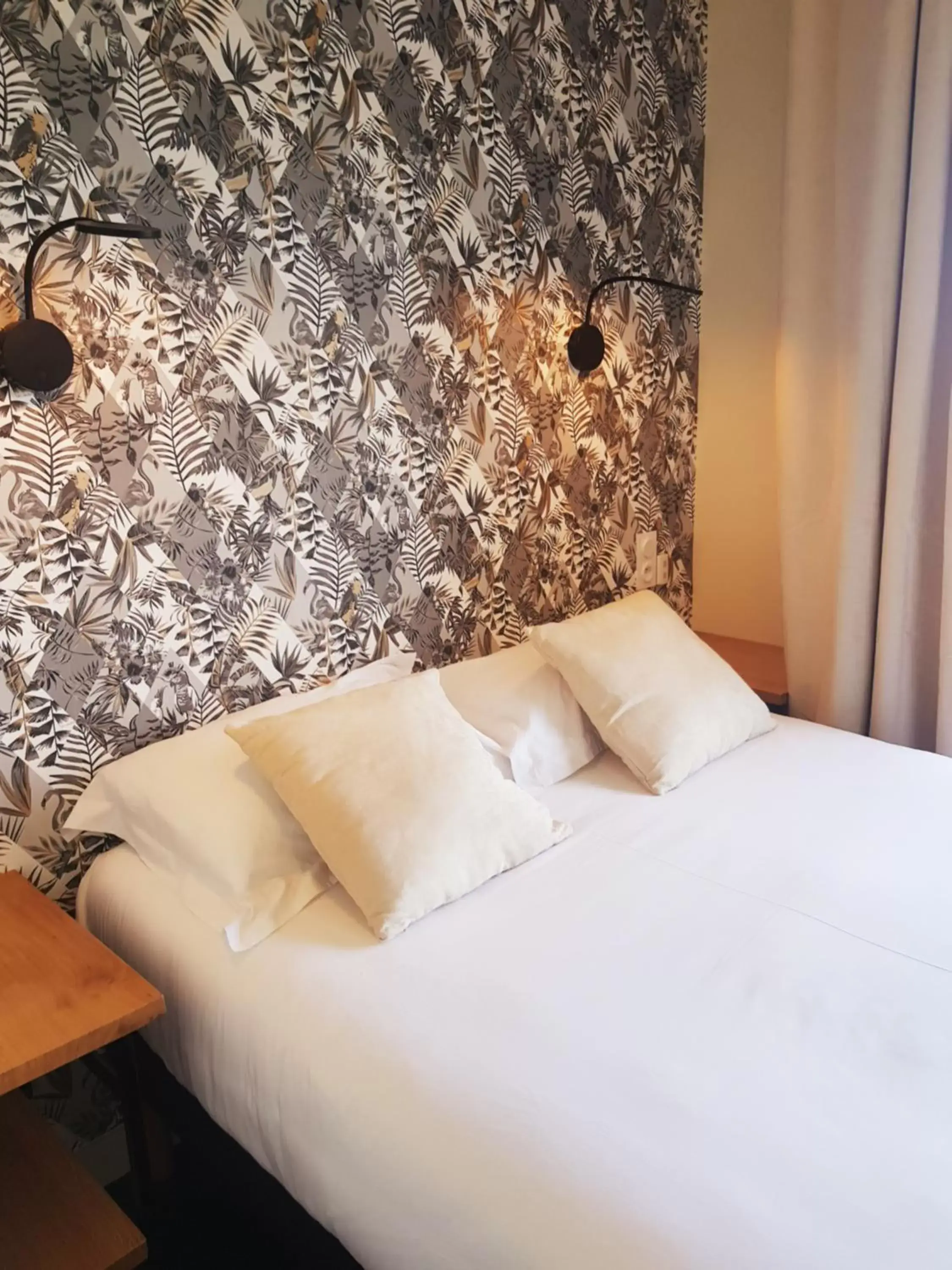 Bed in The Originals City, Hôtel Armen Le Triton, Roscoff (Inter-Hotel)