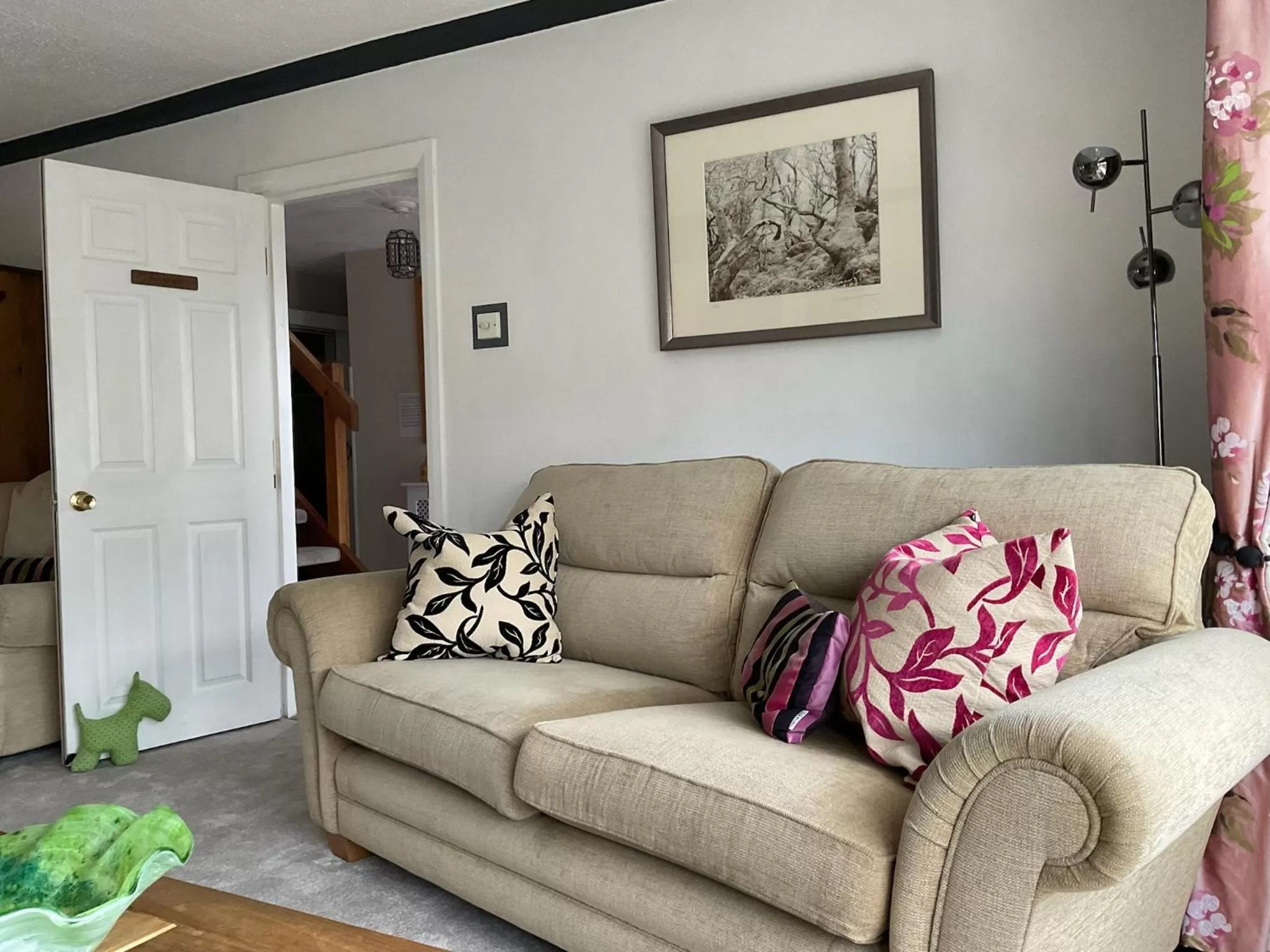 Living room in Ramsey House - Luxury Licensed B&B - Parking and Guest Lounge