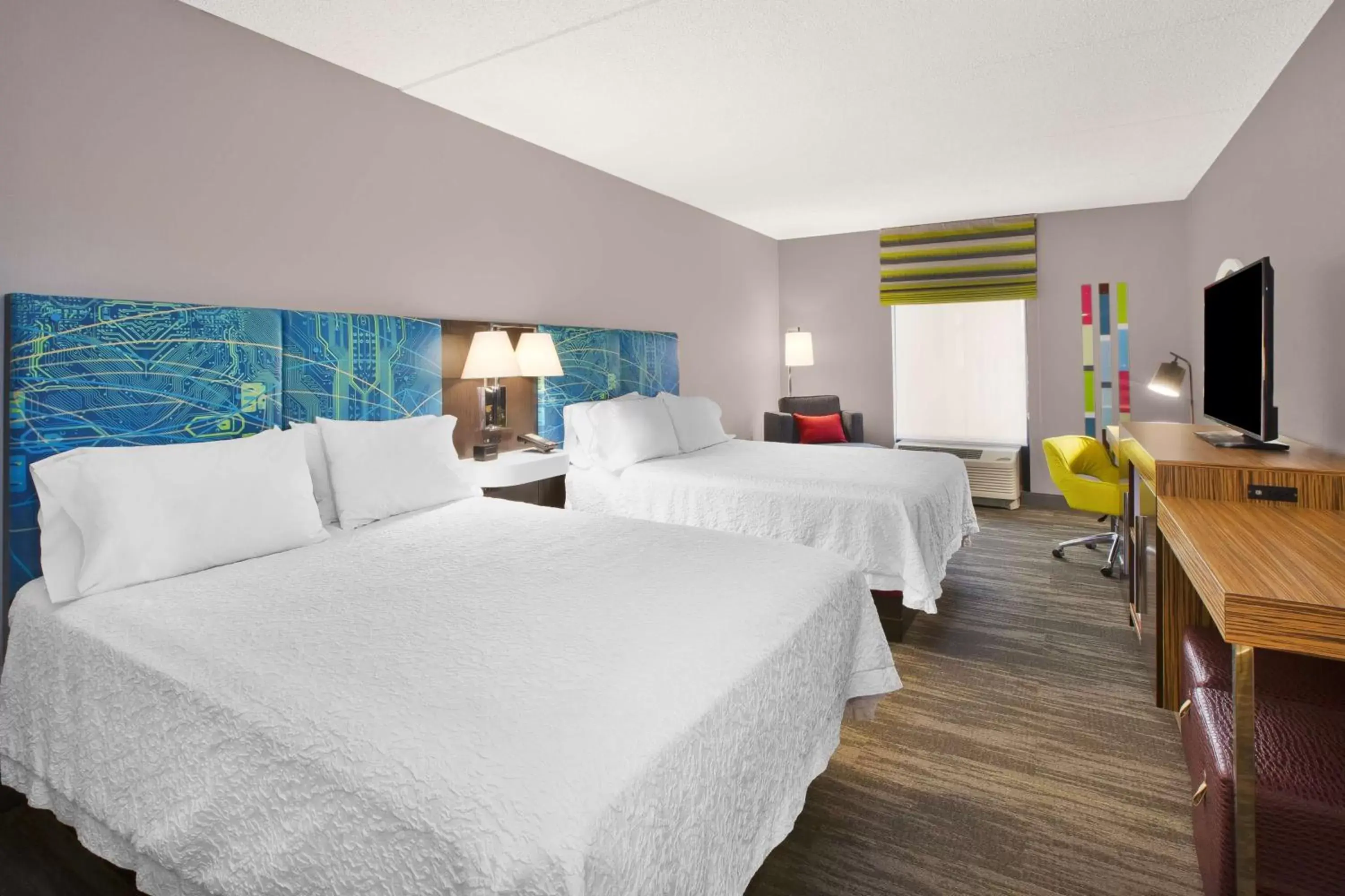 Bedroom, Bed in Hampton Inn & Suites Springboro