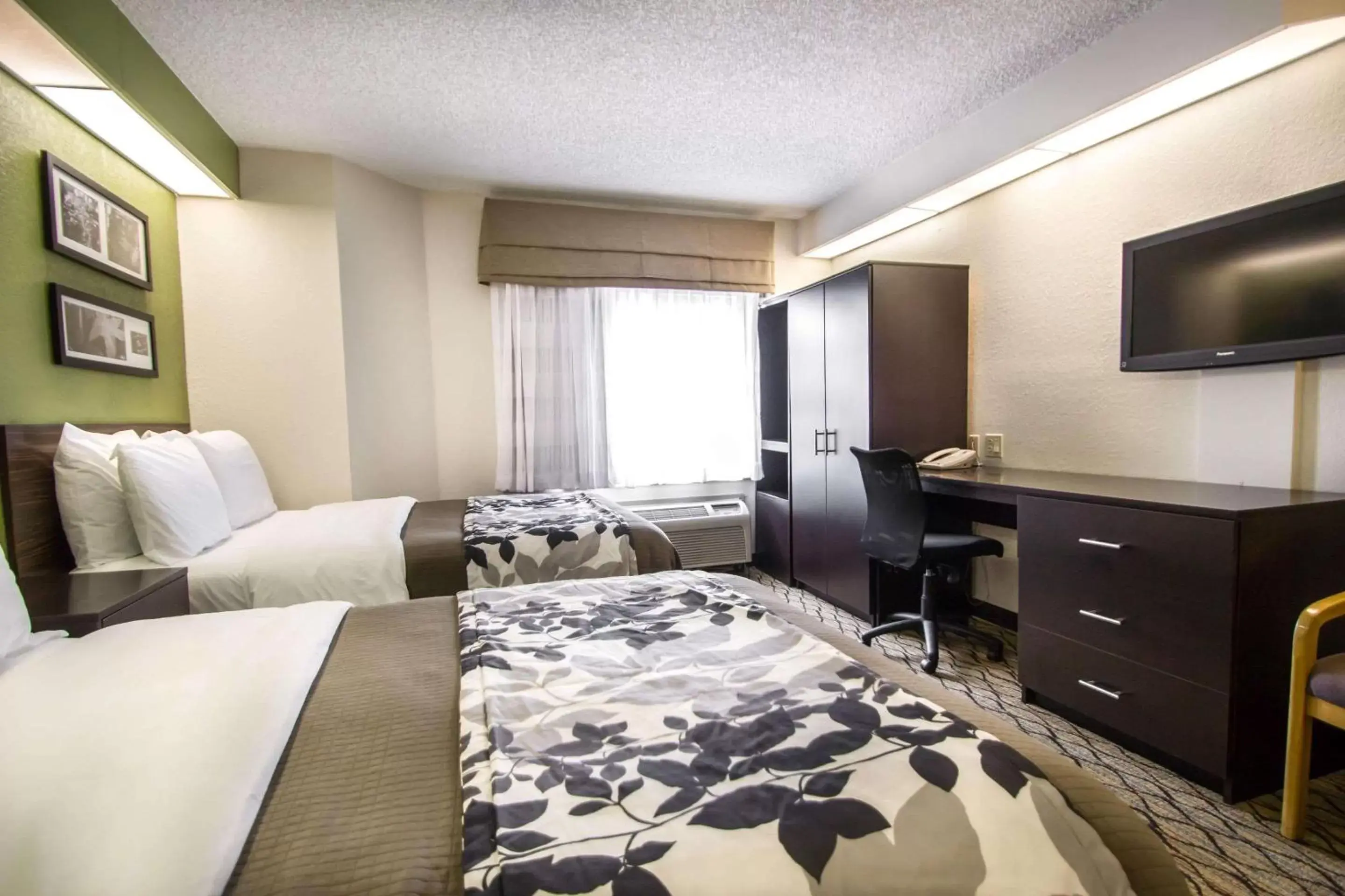 Photo of the whole room, Bed in Sleep Inn Miami Airport