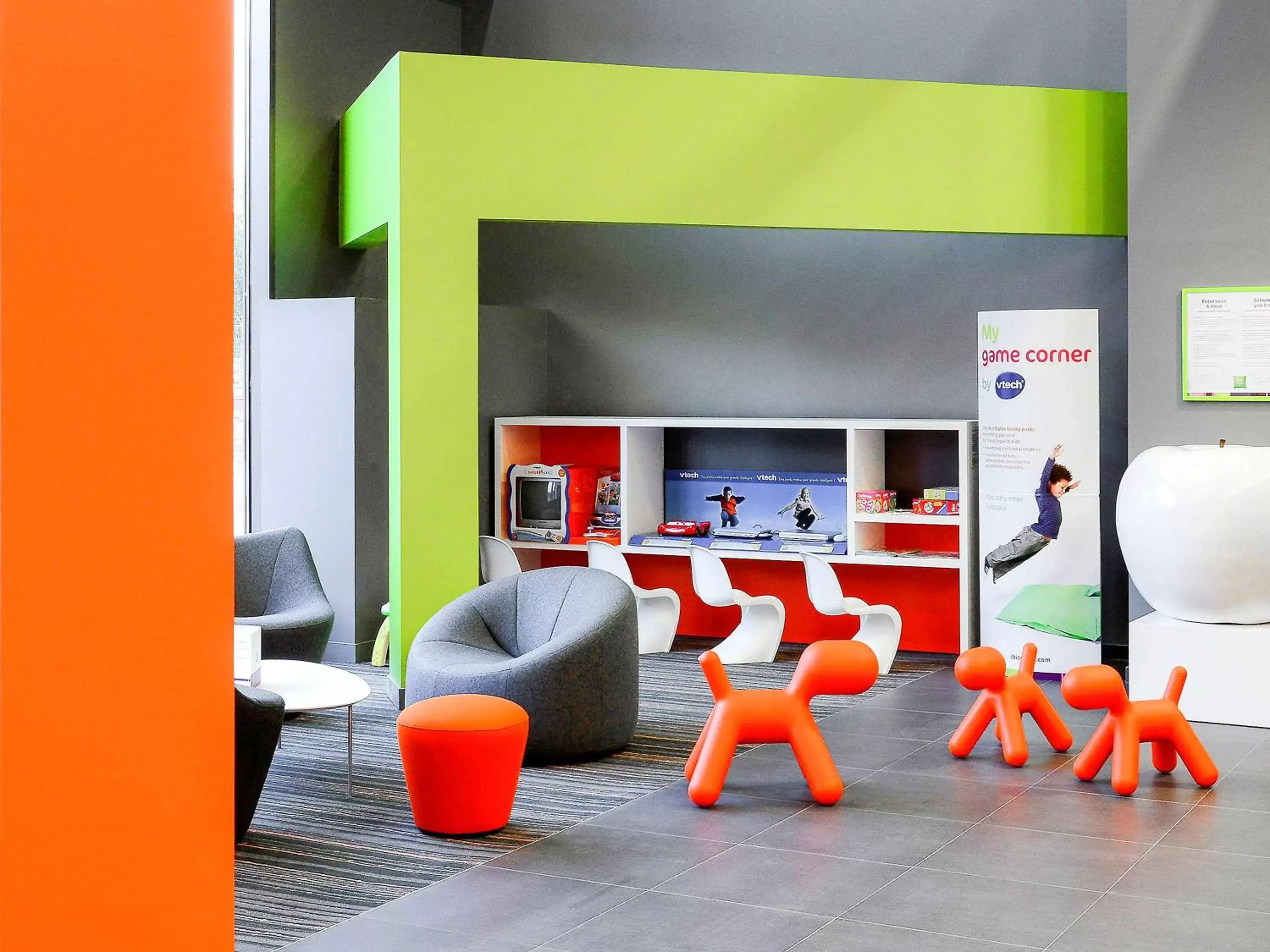 Lounge or bar in ibis Styles Caen centre gare