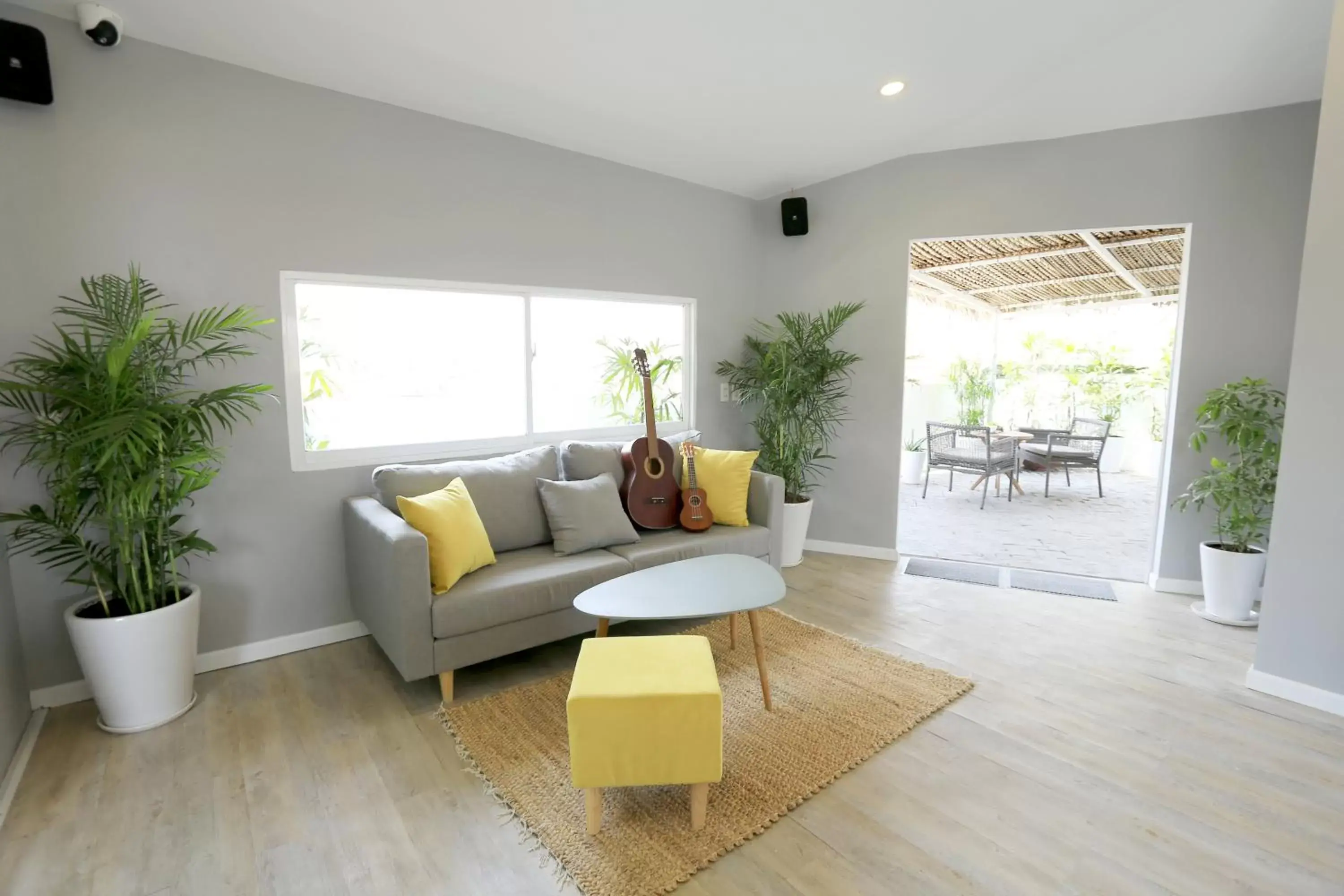 Communal lounge/ TV room, Seating Area in Common Inn Thao Dien