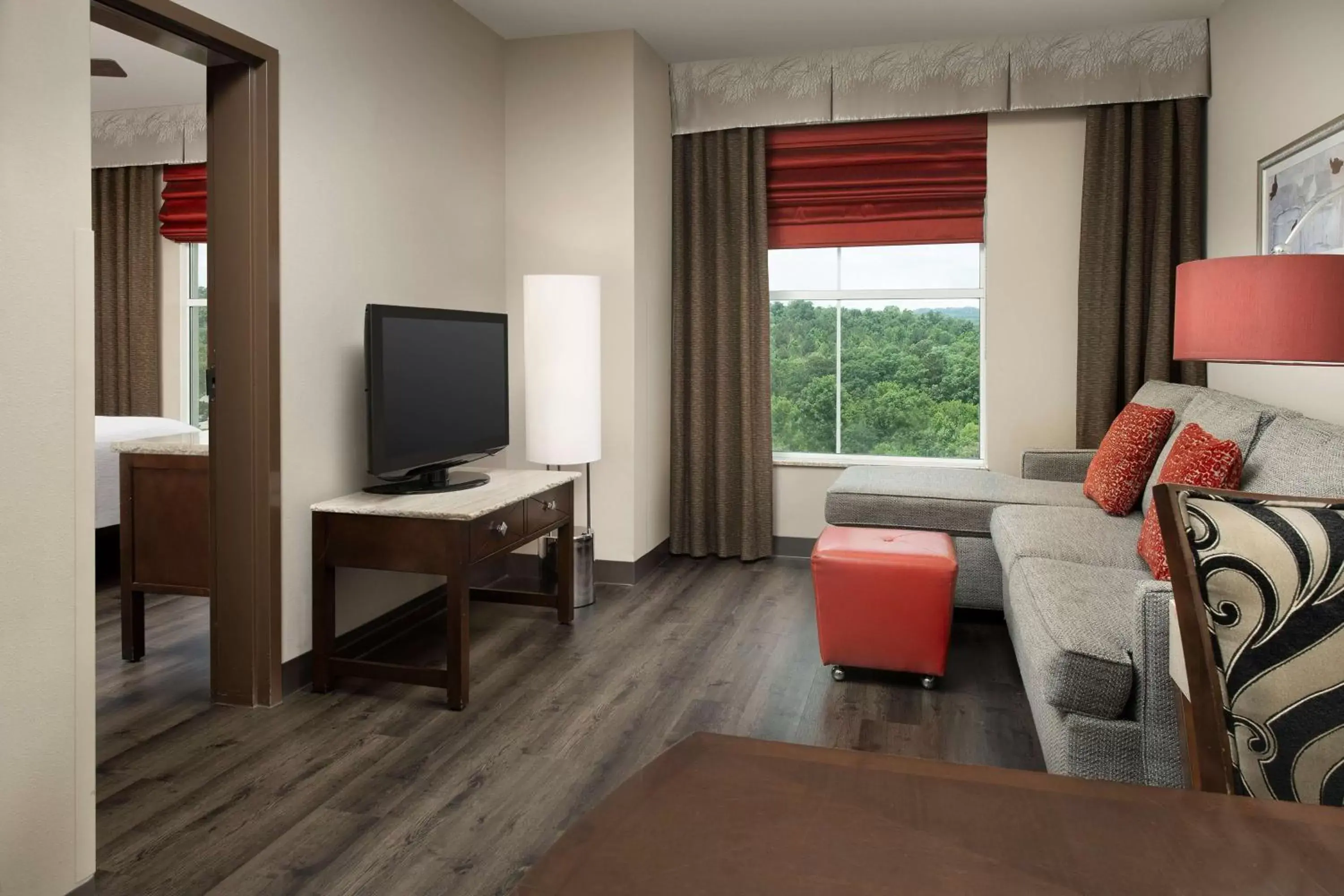 Bedroom, TV/Entertainment Center in Embassy Suites by Hilton Birmingham Hoover